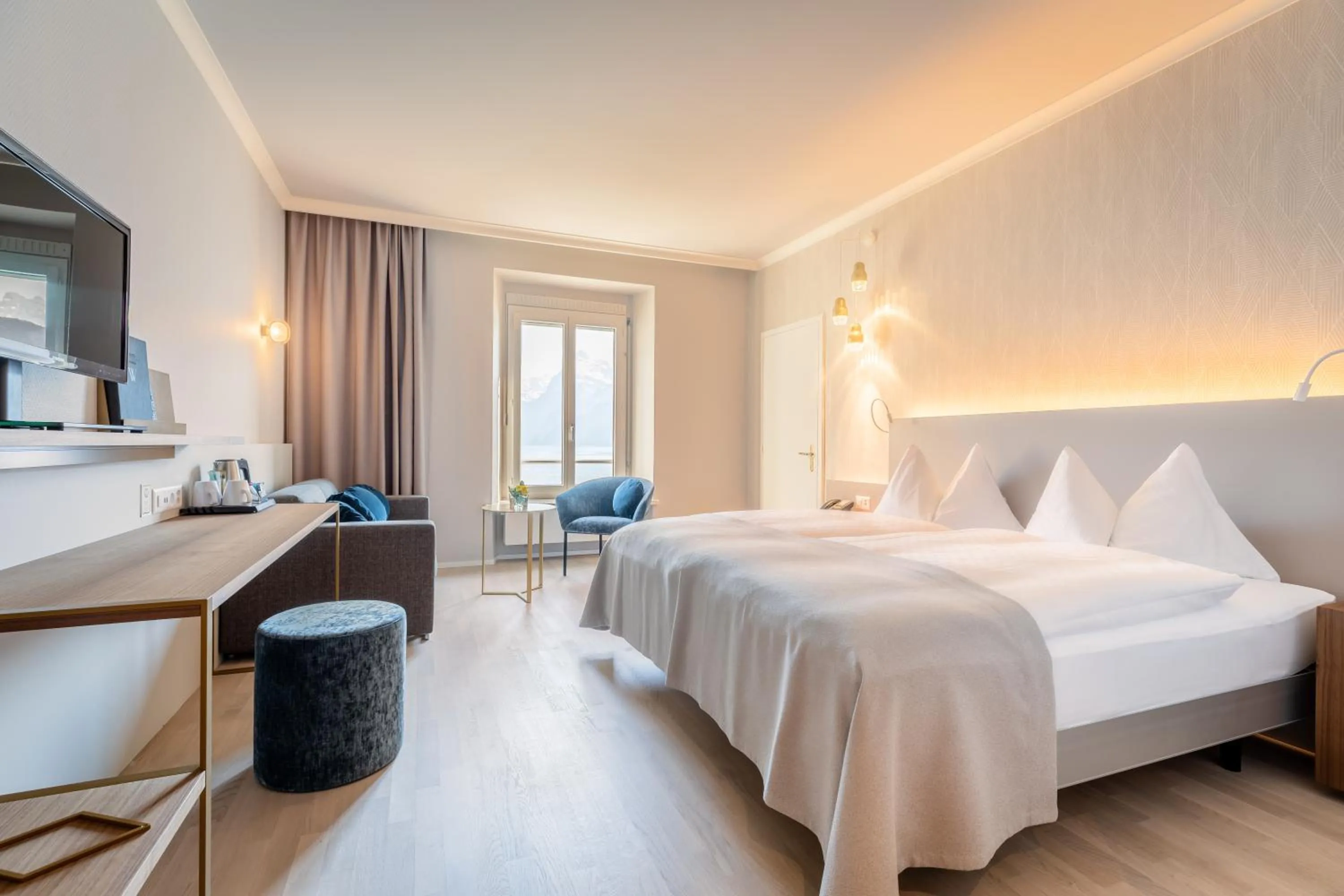 Executive Double Room with Lake View, without Balcony - single occupancy in Seehotel Waldstätterhof Swiss Quality