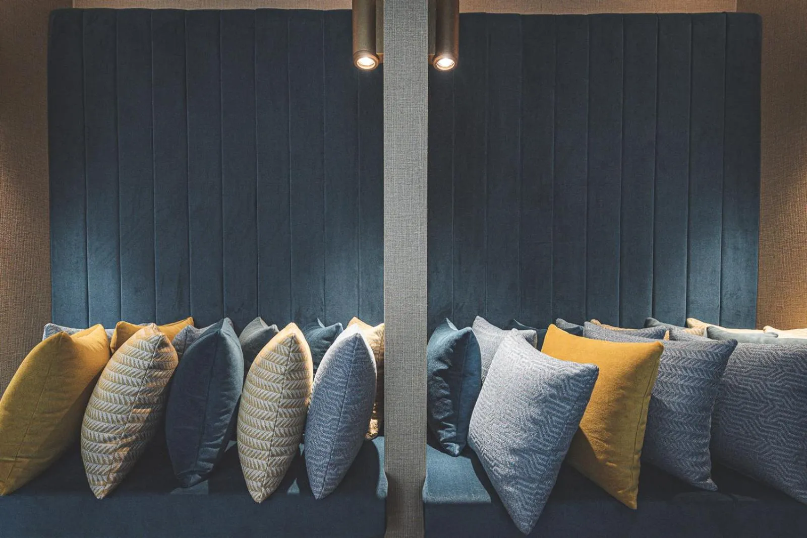 Communal lounge/ TV room, Bed in Hotel Bernina Geneva