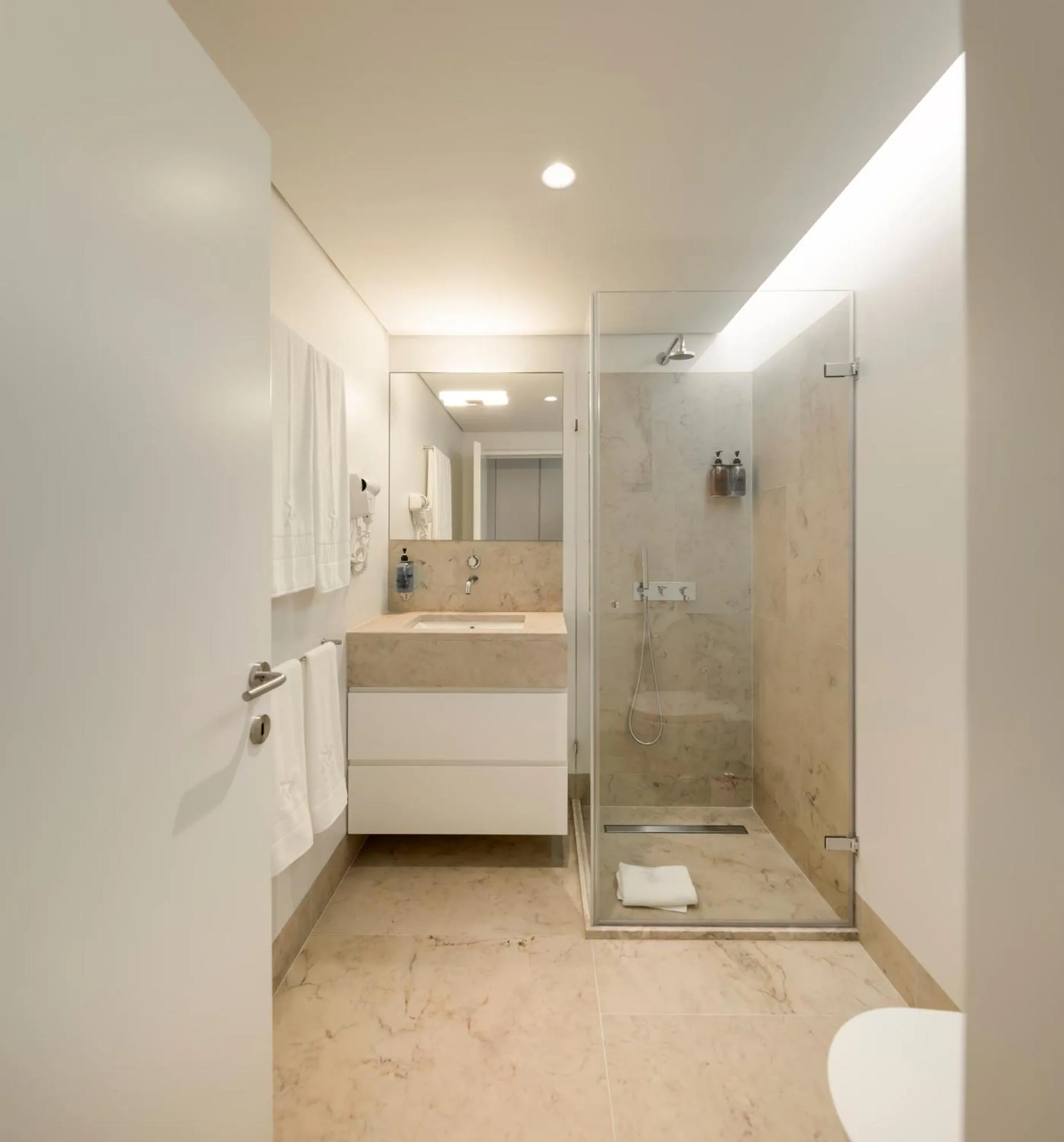 Bathroom in Lisbon Serviced Apartments - Mouraria