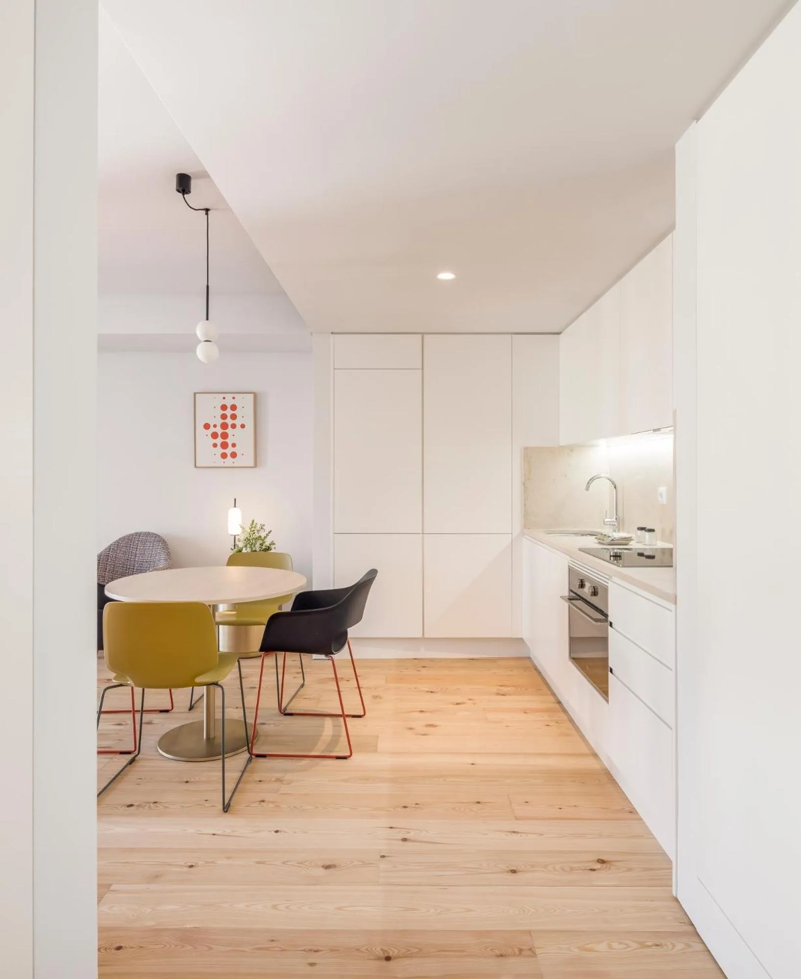 Kitchen or kitchenette, Bed in Lisbon Serviced Apartments - Mouraria