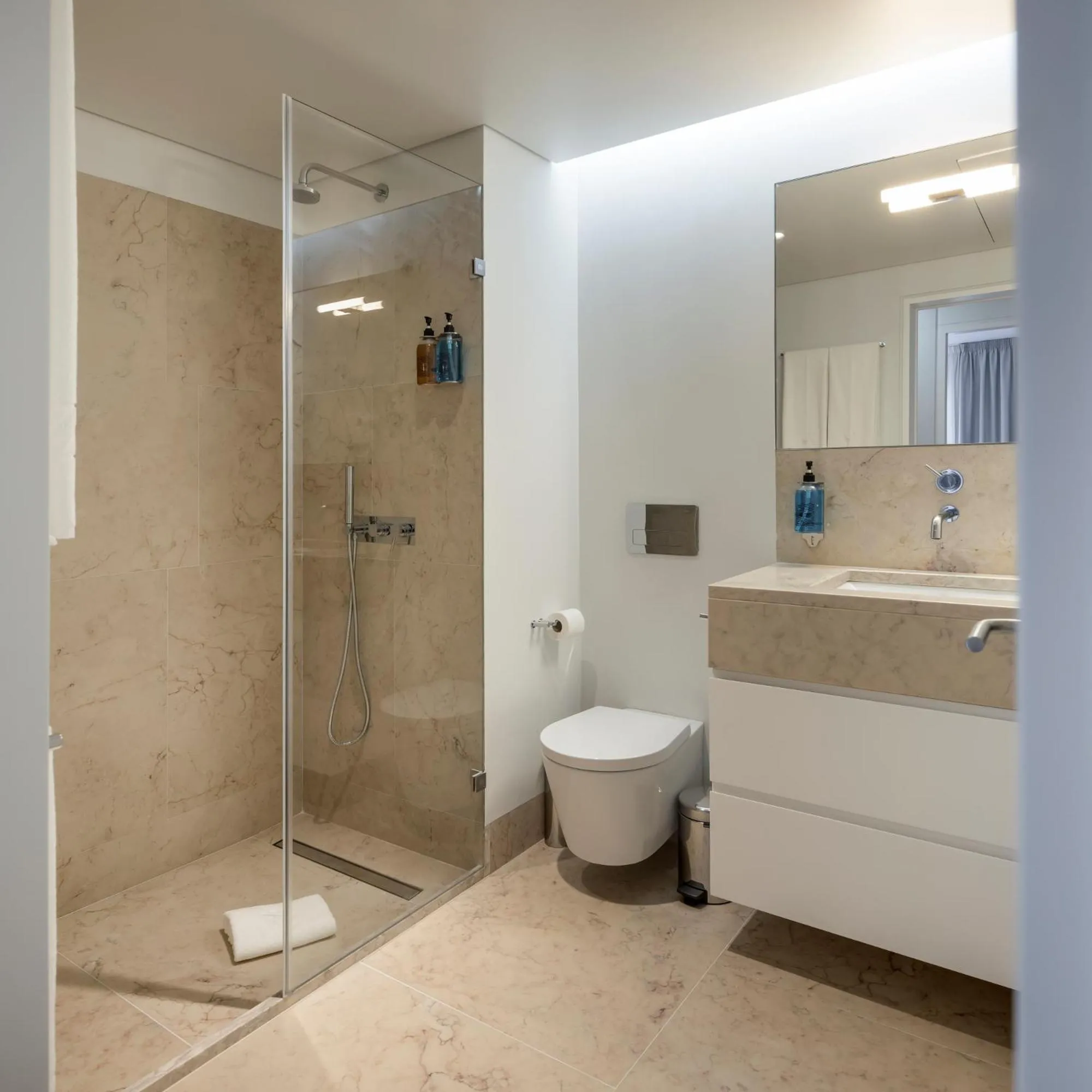 Bathroom in Lisbon Serviced Apartments - Mouraria