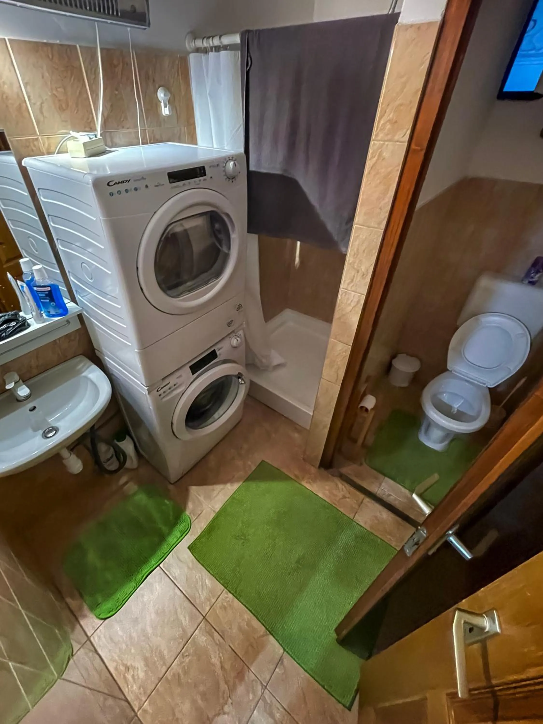 Shower in La Stella di Budapest