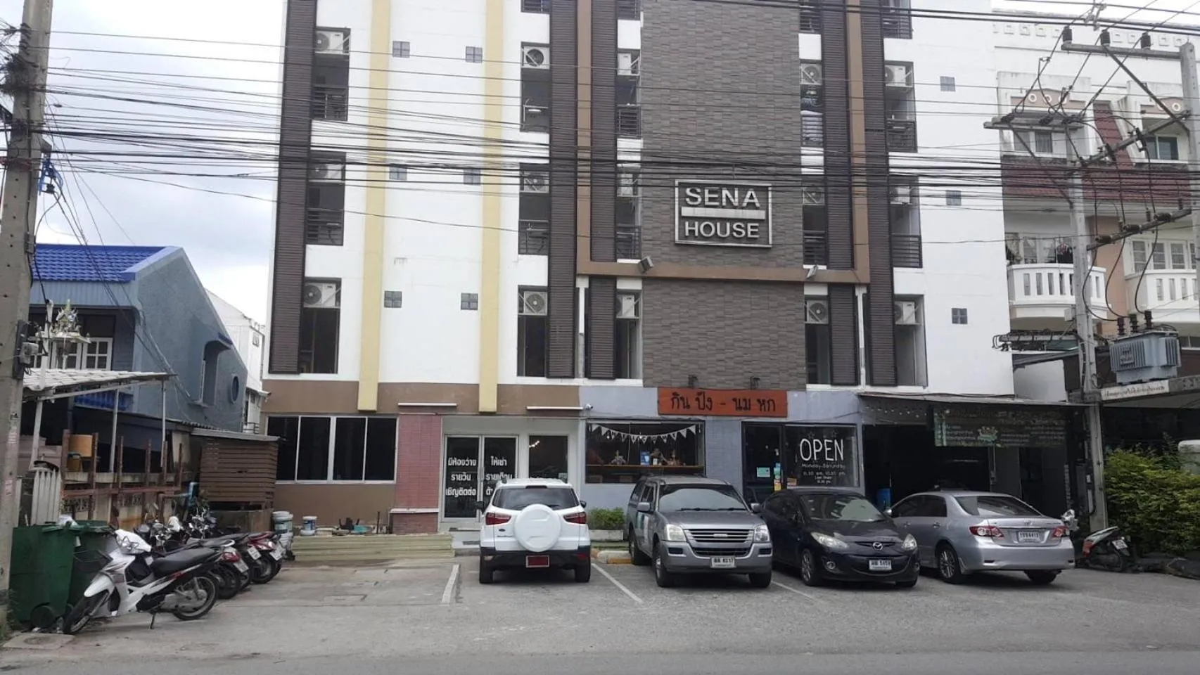 Facade/entrance in Sena House Lamlukka Klong2