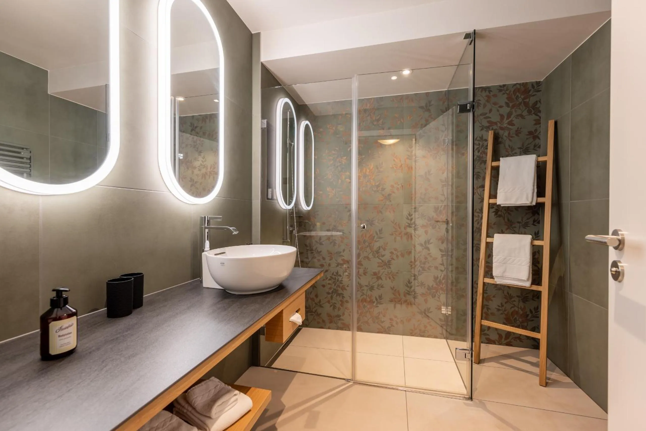 Shower in Belvedere Swiss Quality Hotel