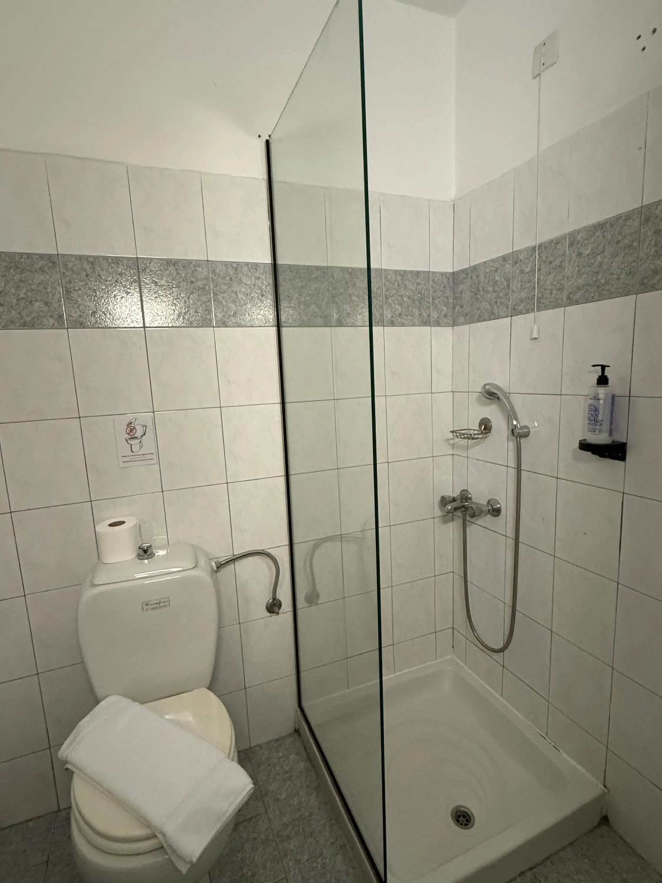 Shower in Flisvos