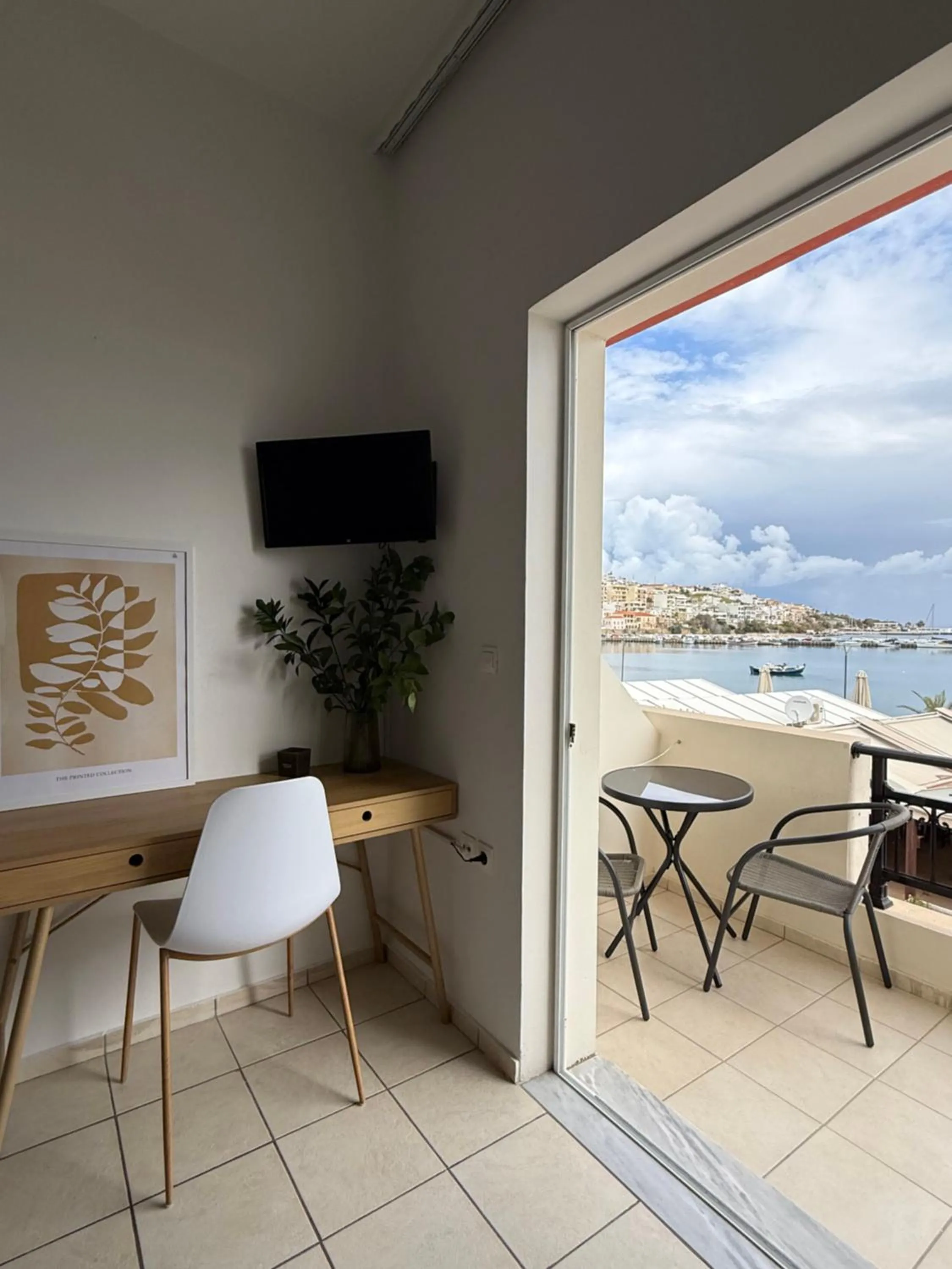 TV and multimedia in Flisvos