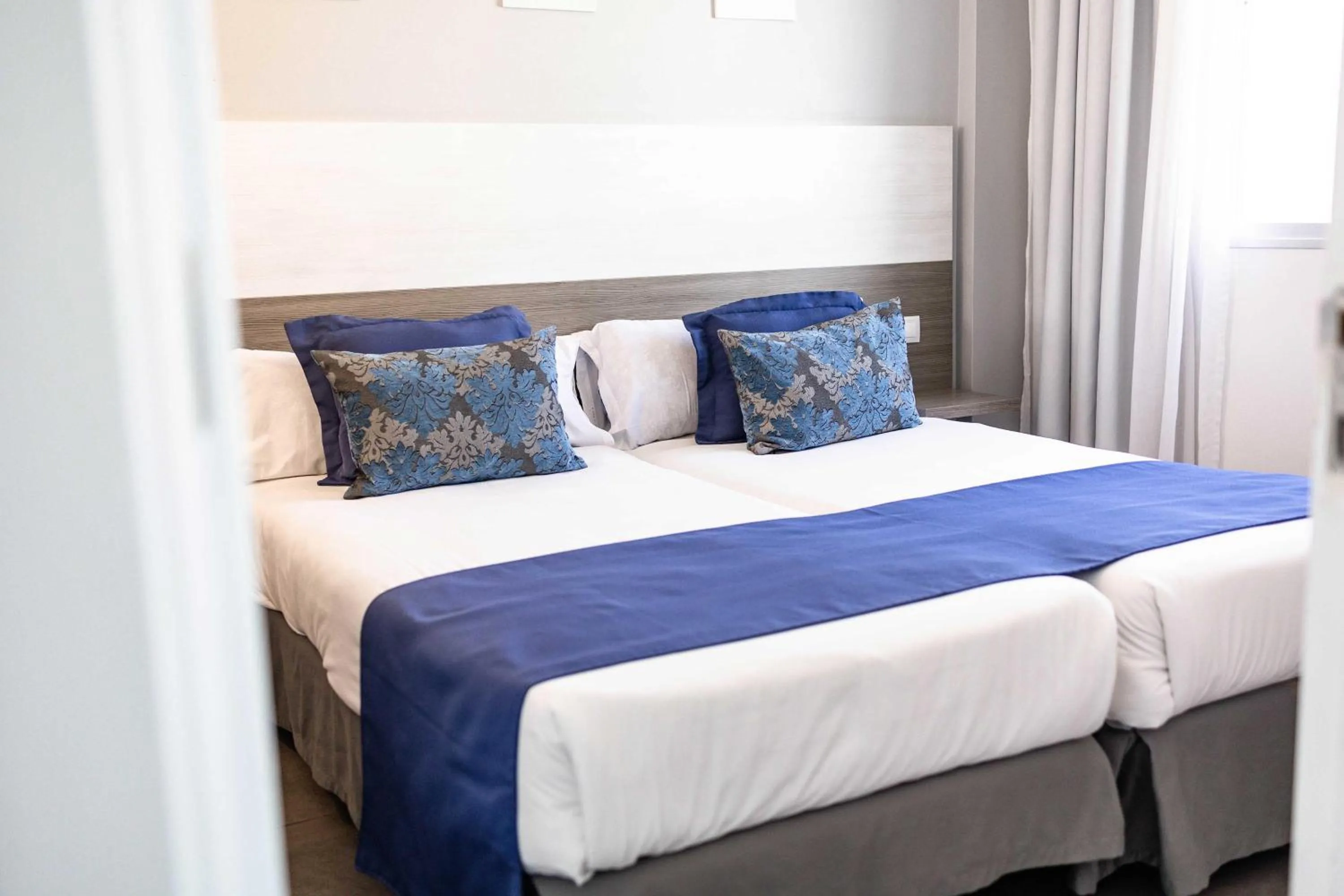 Photo of the whole room, Bed in Servatur Castillo de Sol