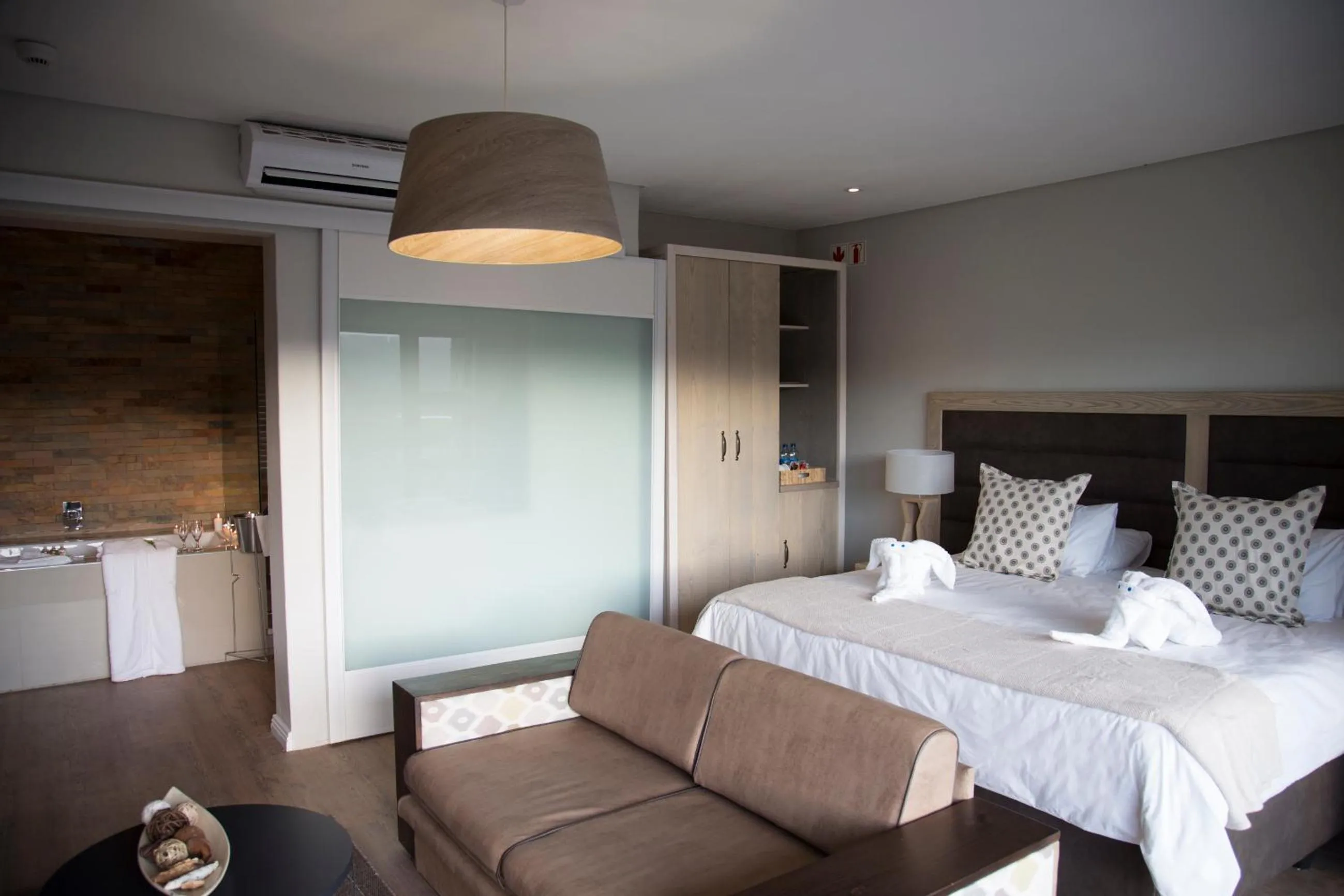 Photo of the whole room, Bed in Aquila Private Game Reserve & Spa