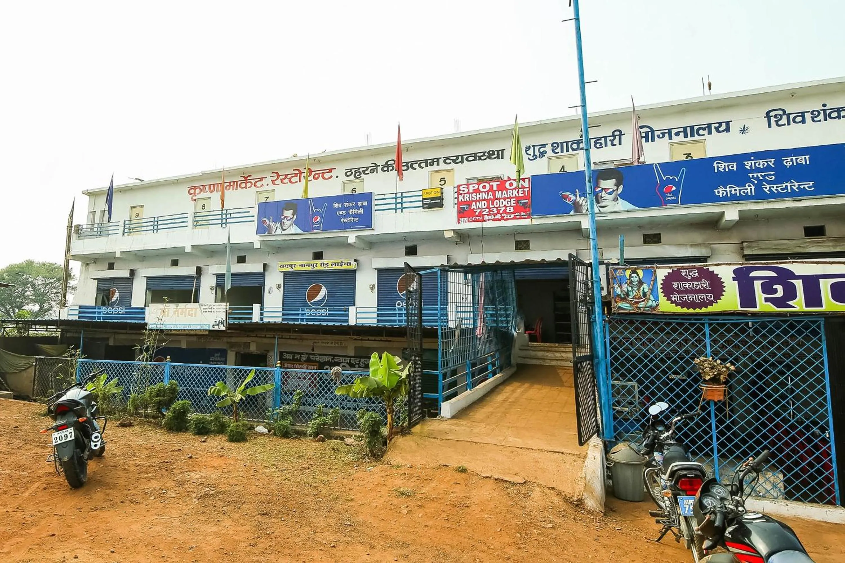 Facade/entrance in SPOT ON by OYO Krishna Market And Lodge