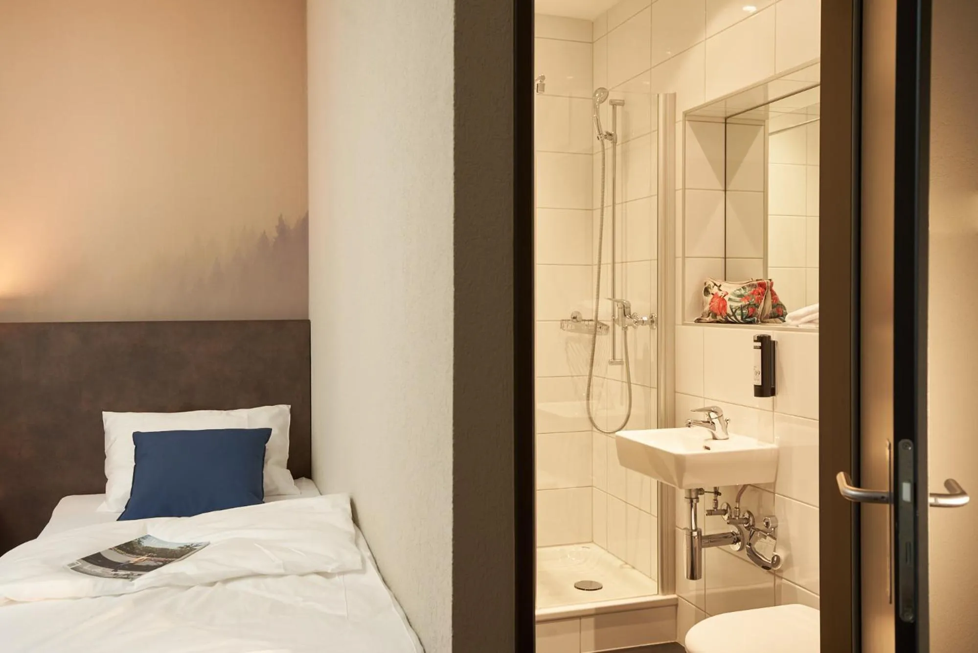 Bathroom, Bed in The HEY HOTEL