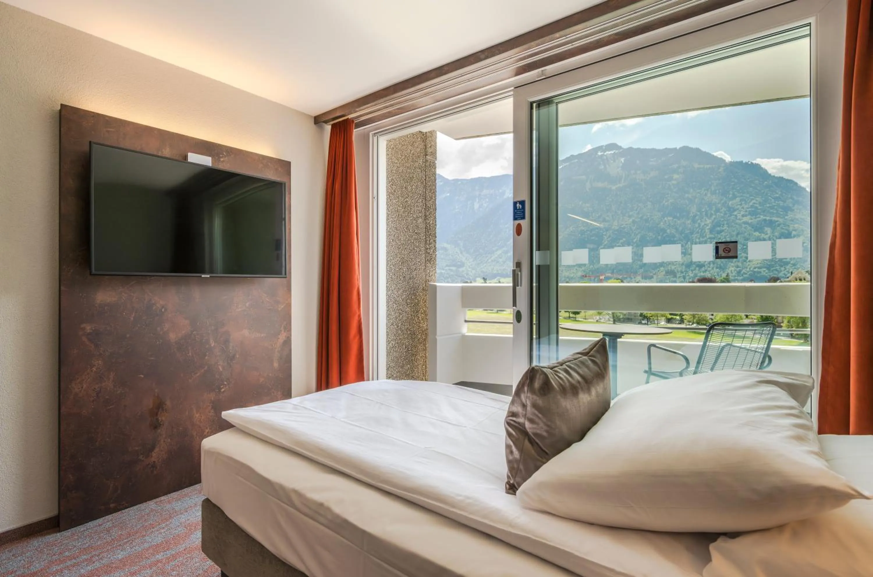 Bedroom, Bed in Hotel Metropole Interlaken