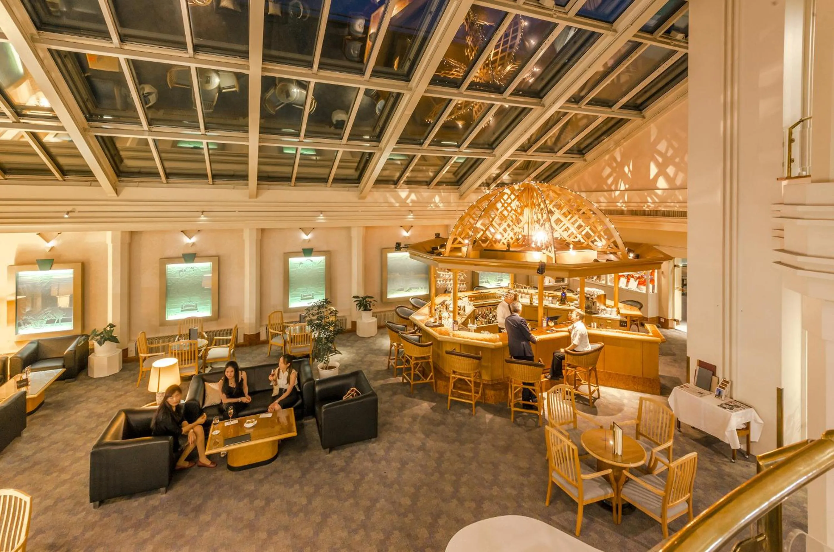 Lounge or bar in Hotel Metropole Interlaken