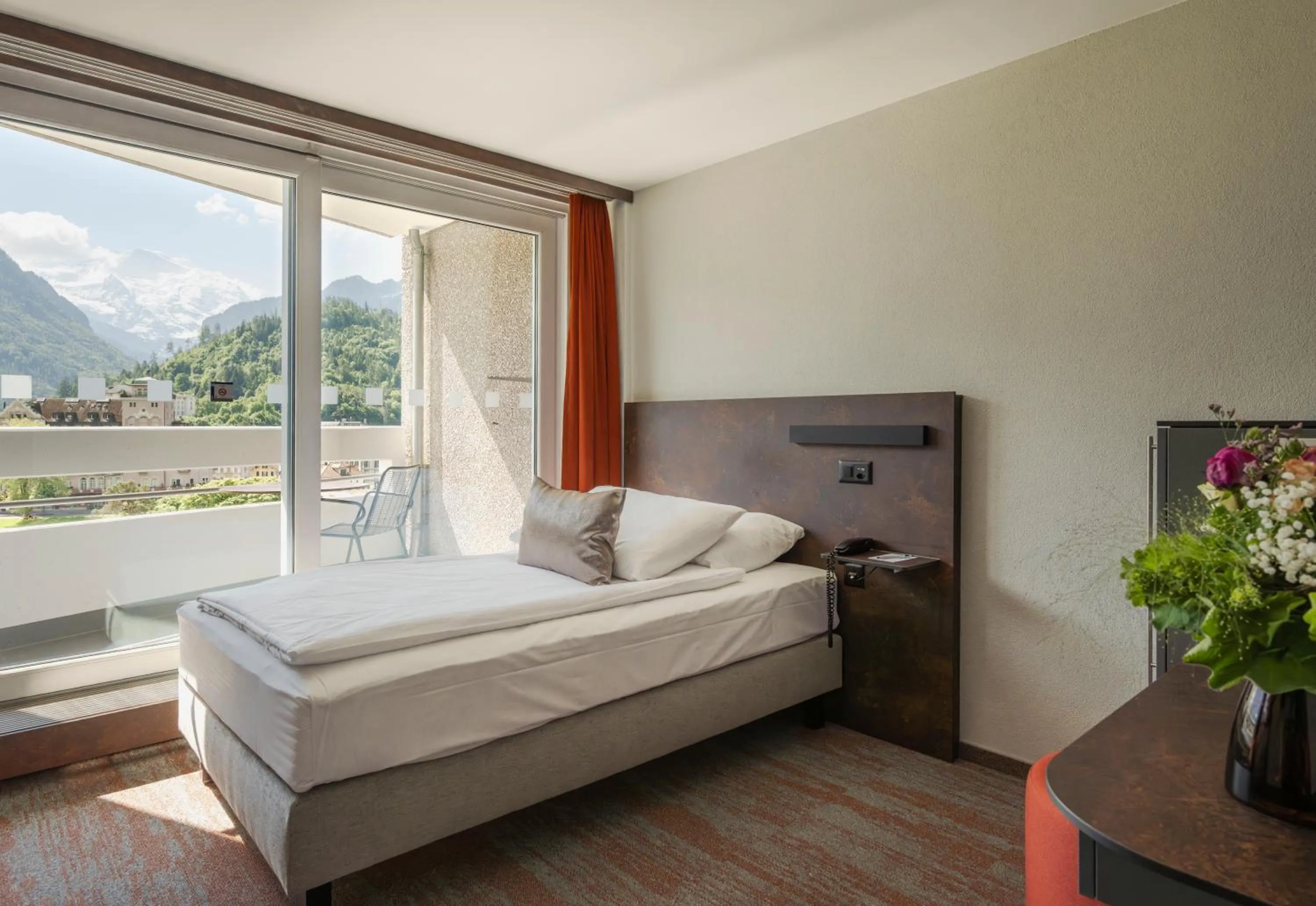 Bedroom, Bed in Hotel Metropole Interlaken