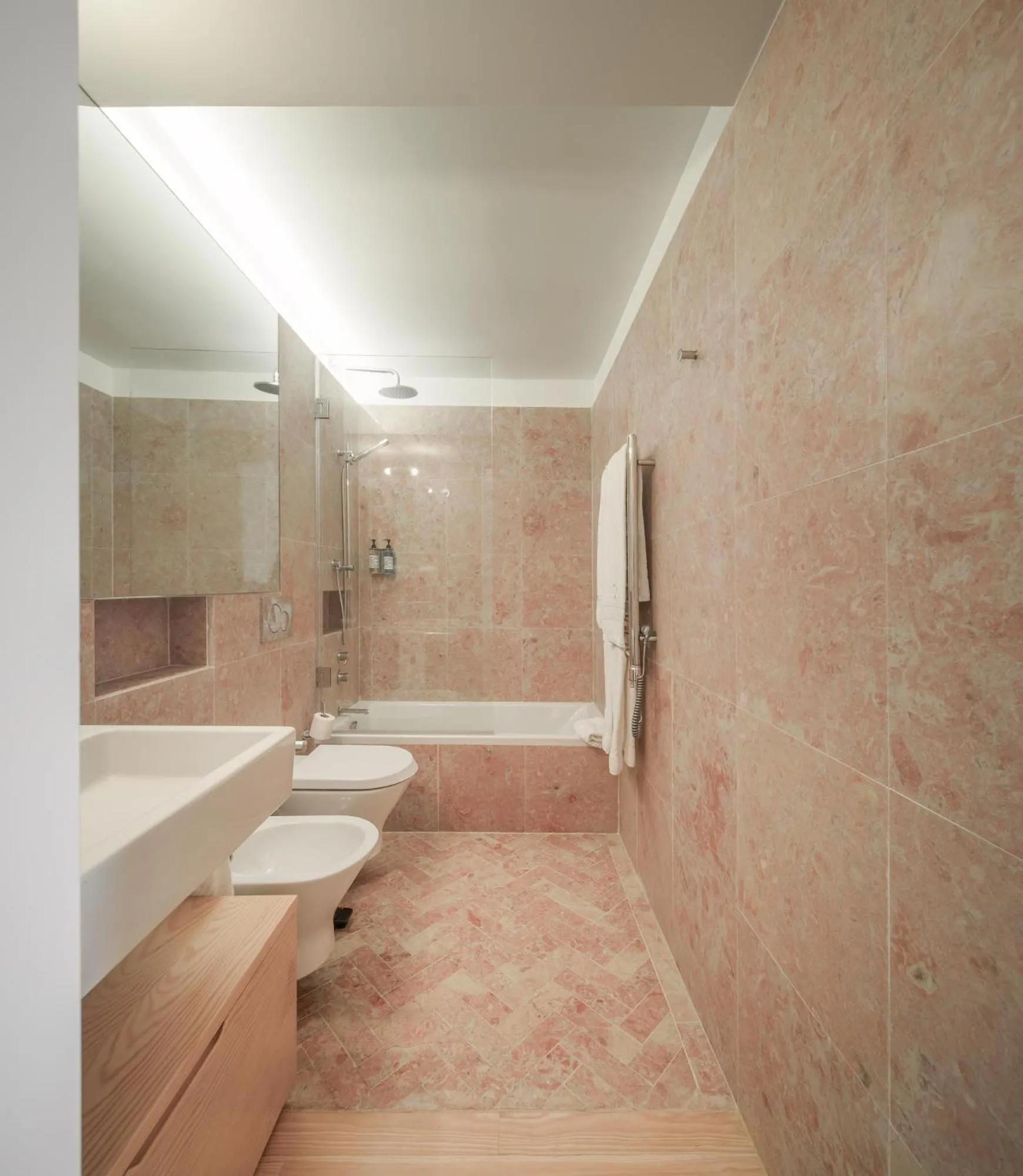 Bathroom in Lisbon Serviced Apartments - Principe Real