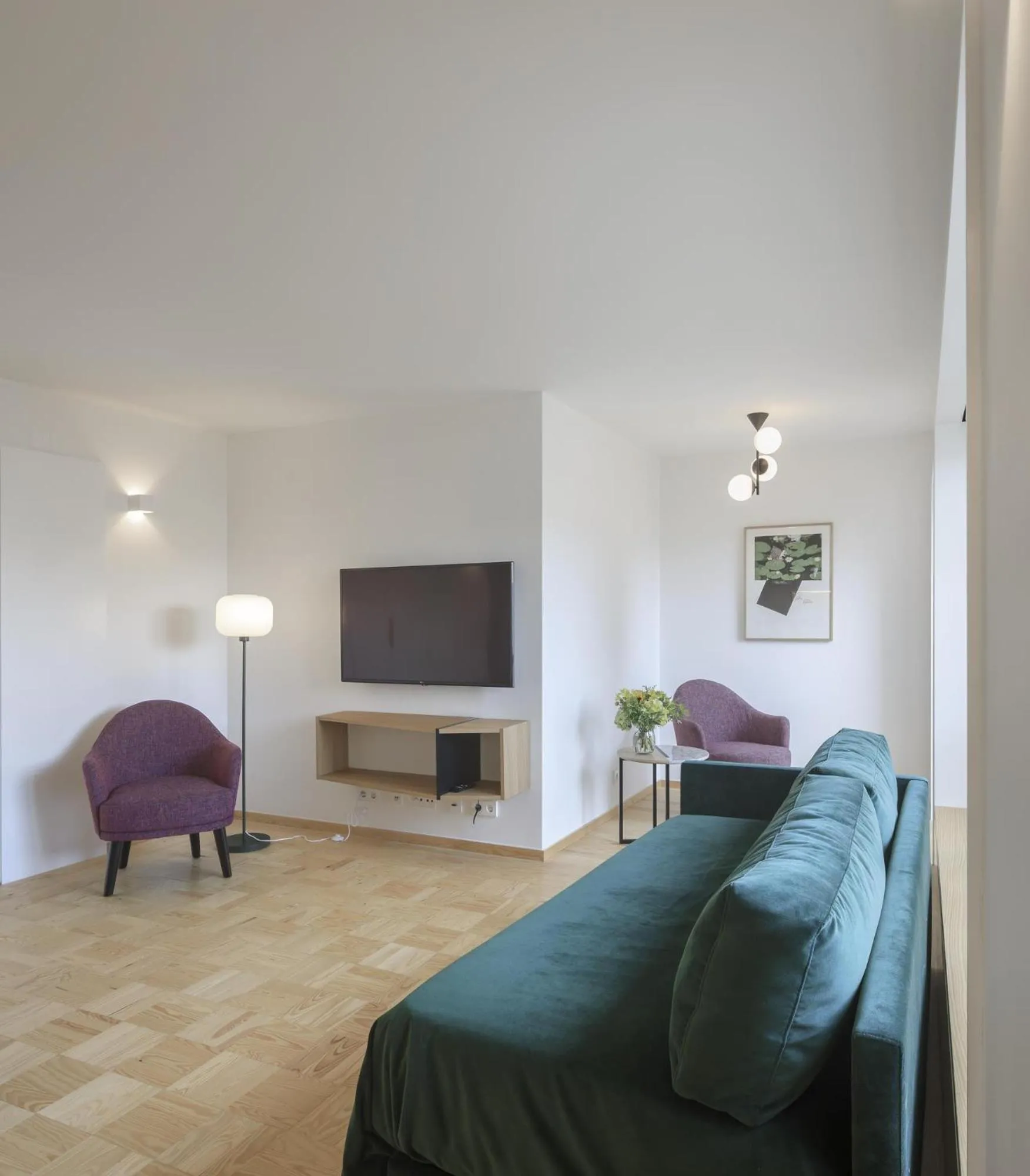 Living room, Bed in Lisbon Serviced Apartments - Principe Real