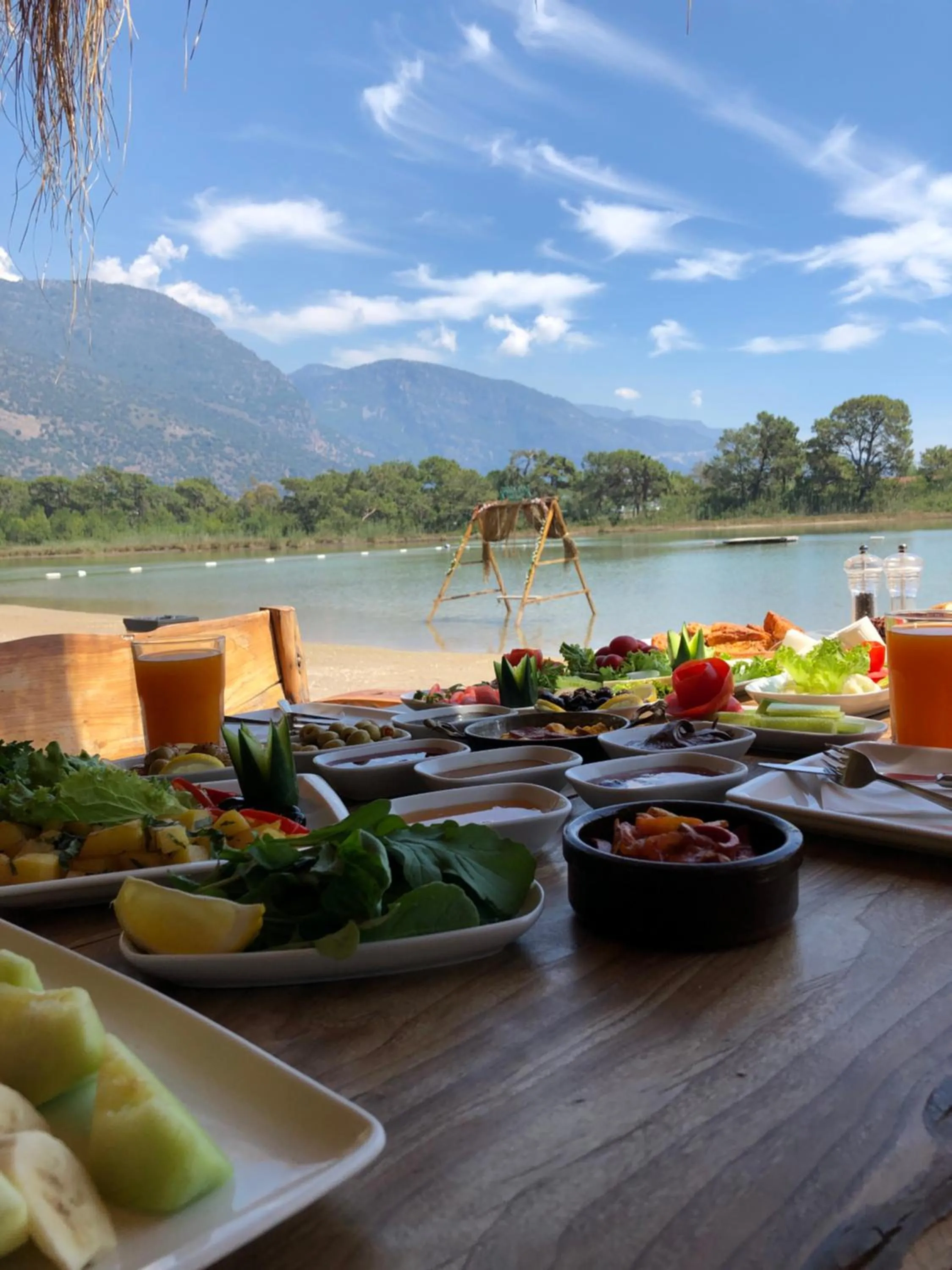 Food and drinks in Green Pine Bungalows & Beach Luxury Concept