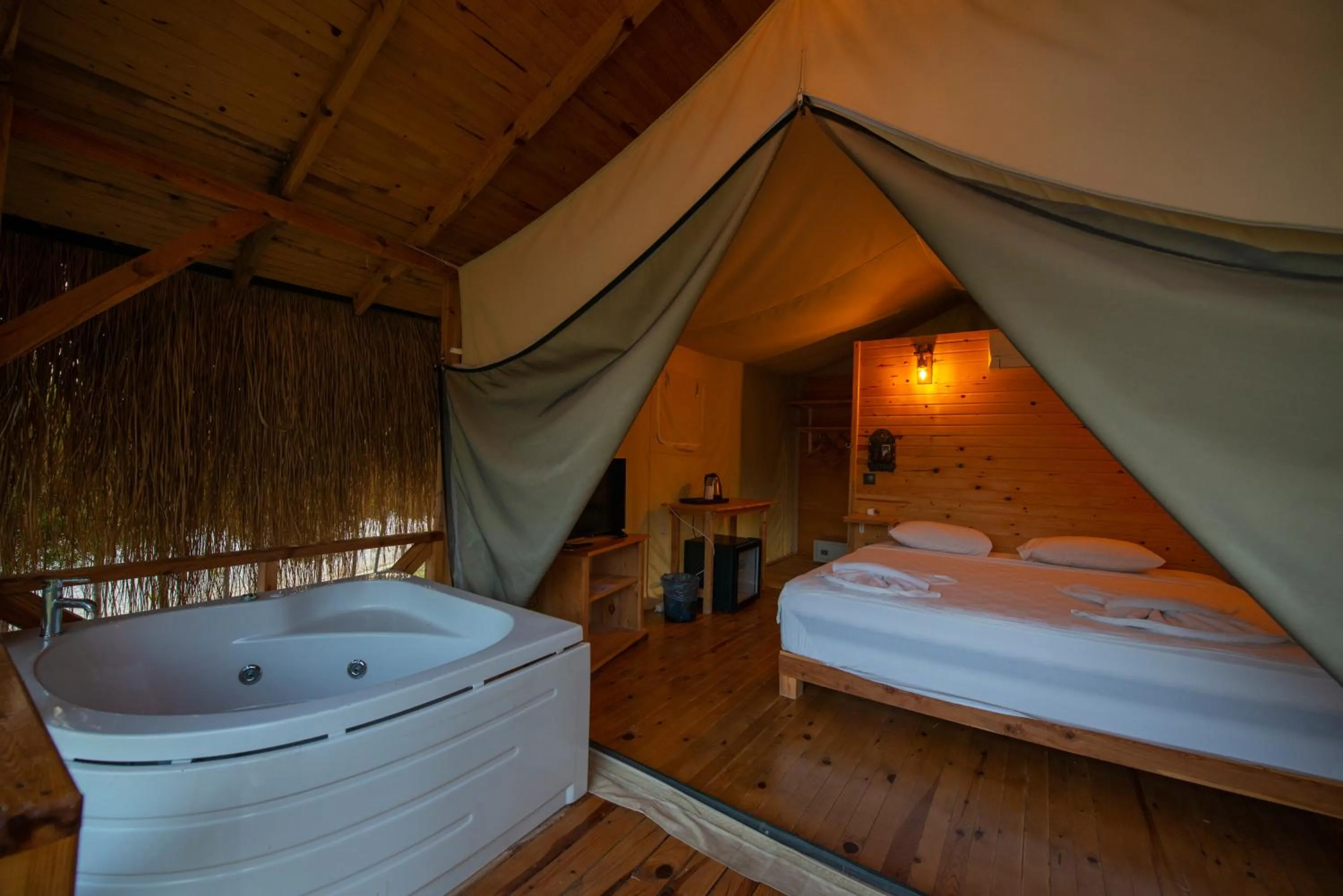 Hot Tub, Bed in Green Pine Bungalows & Beach Luxury Concept