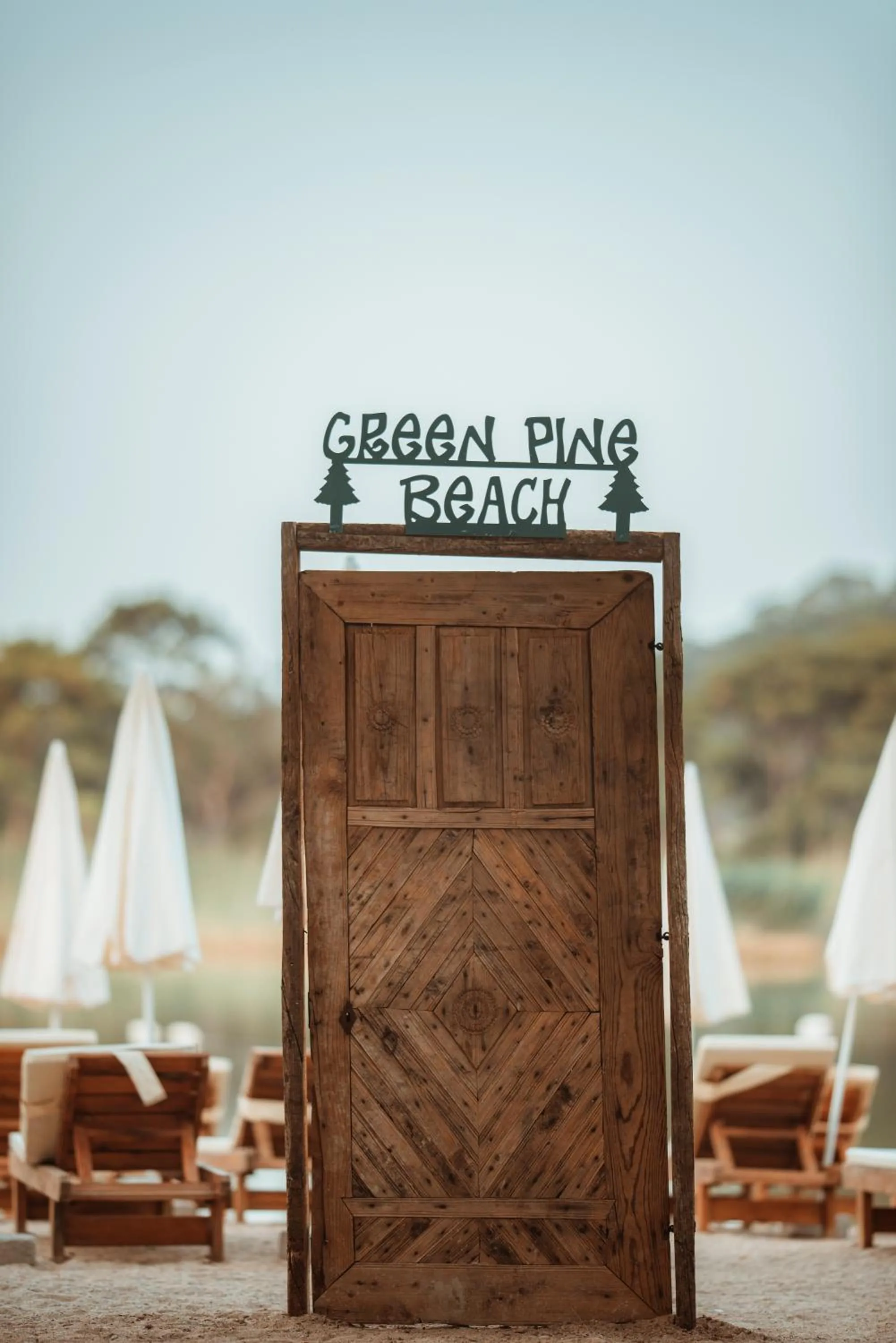 Restaurant/places to eat in Green Pine Bungalows & Beach Luxury Concept