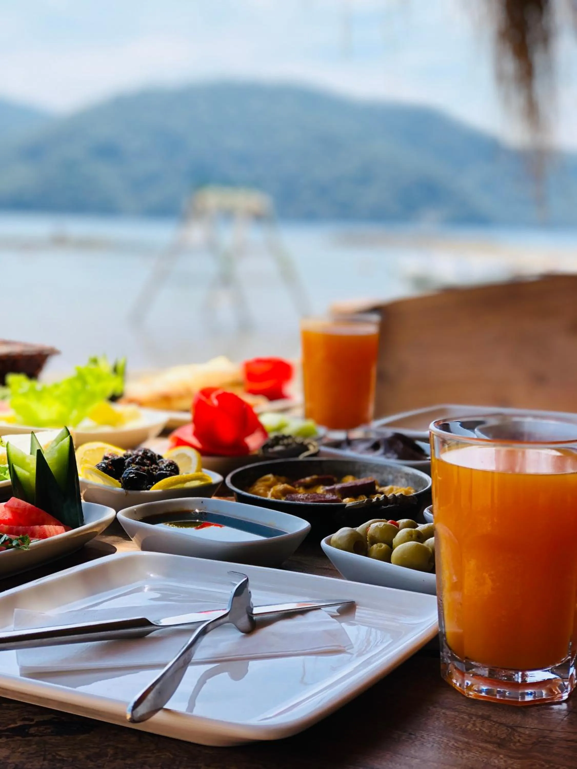 Restaurant/places to eat in Green Pine Bungalows & Beach Luxury Concept