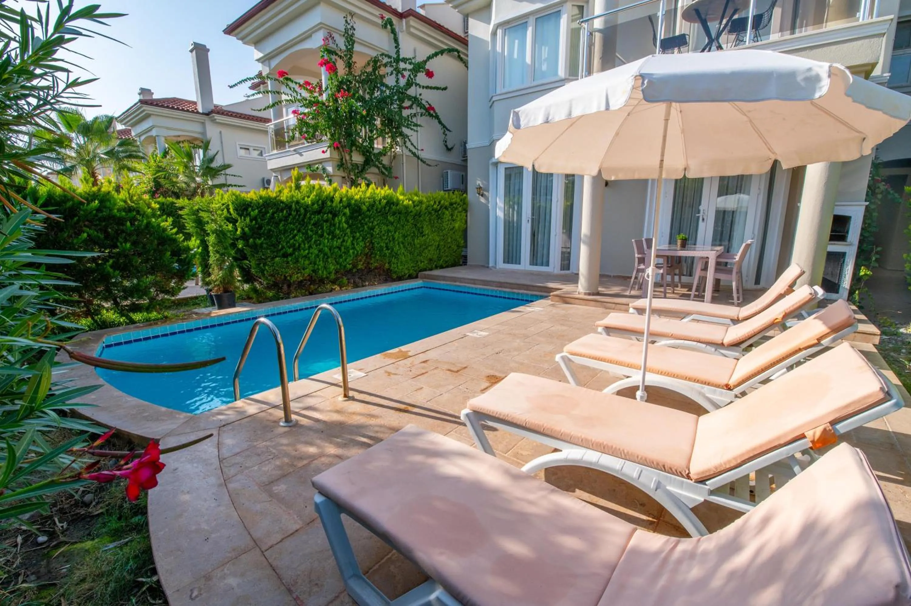 Property building in Sunset Beach Resort Aqua Lettings