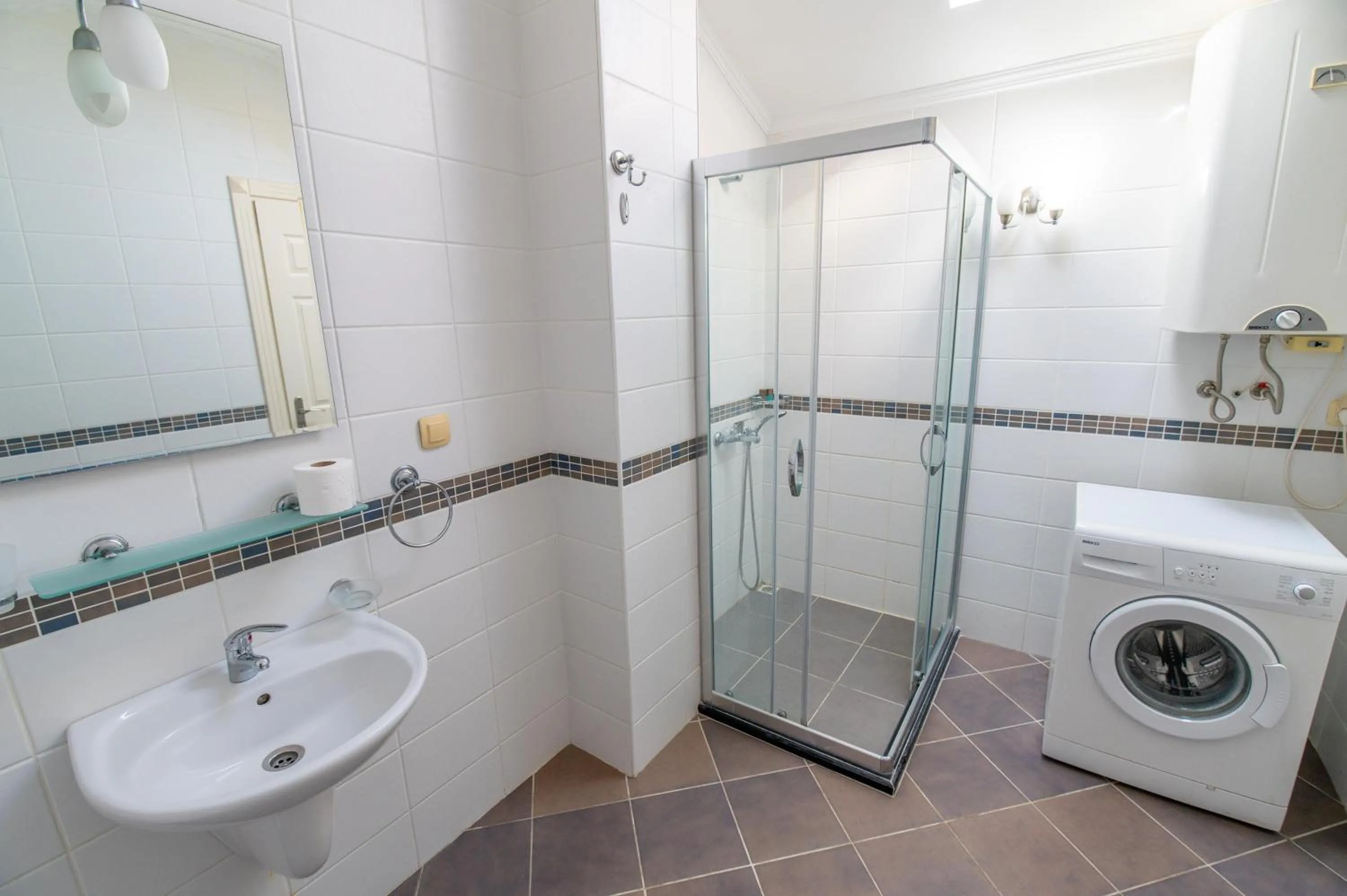 Shower in Sunset Beach Resort Aqua Lettings