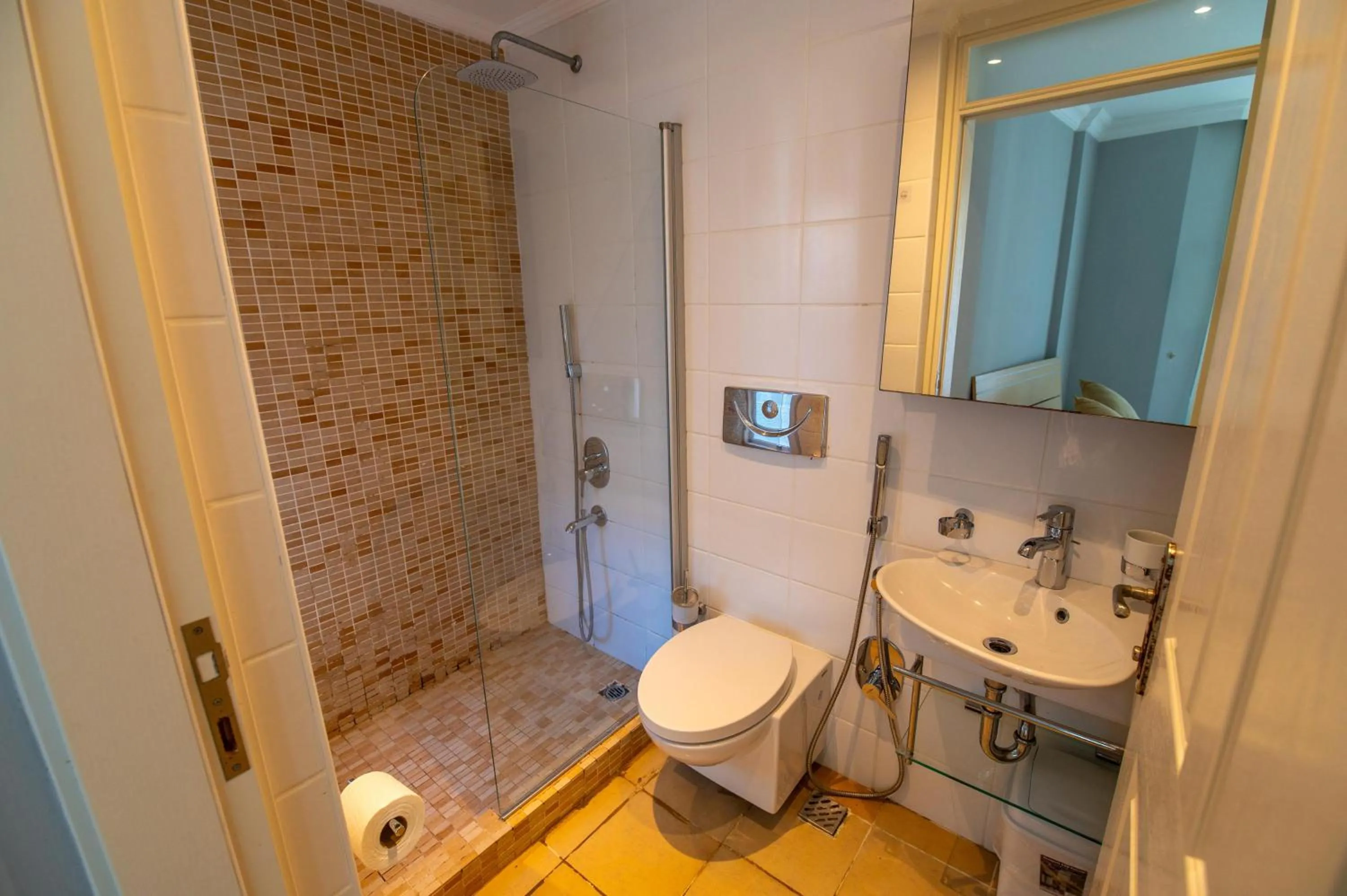 Shower in Sunset Beach Resort Aqua Lettings