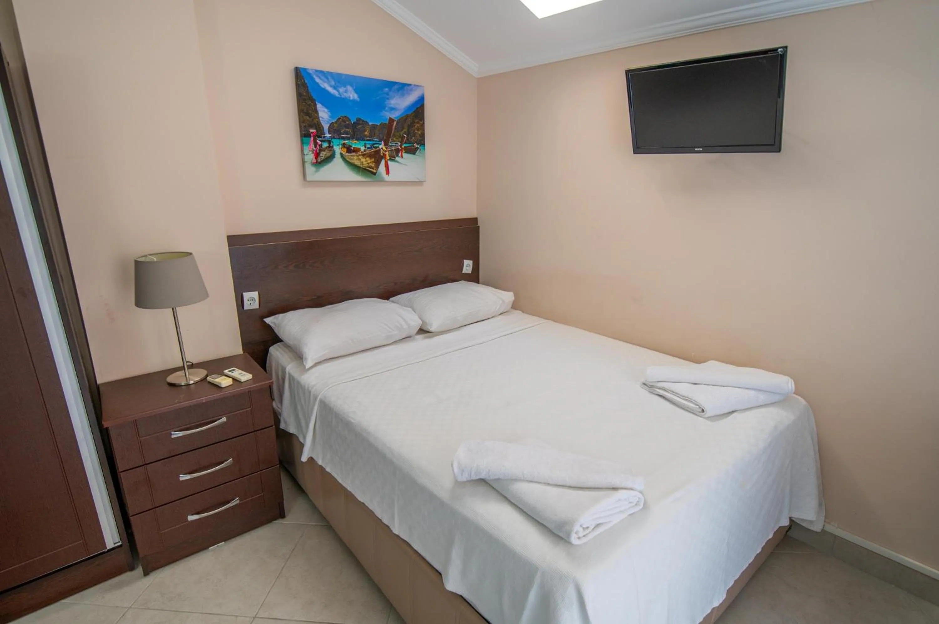Bed in Sunset Beach Resort Aqua Lettings