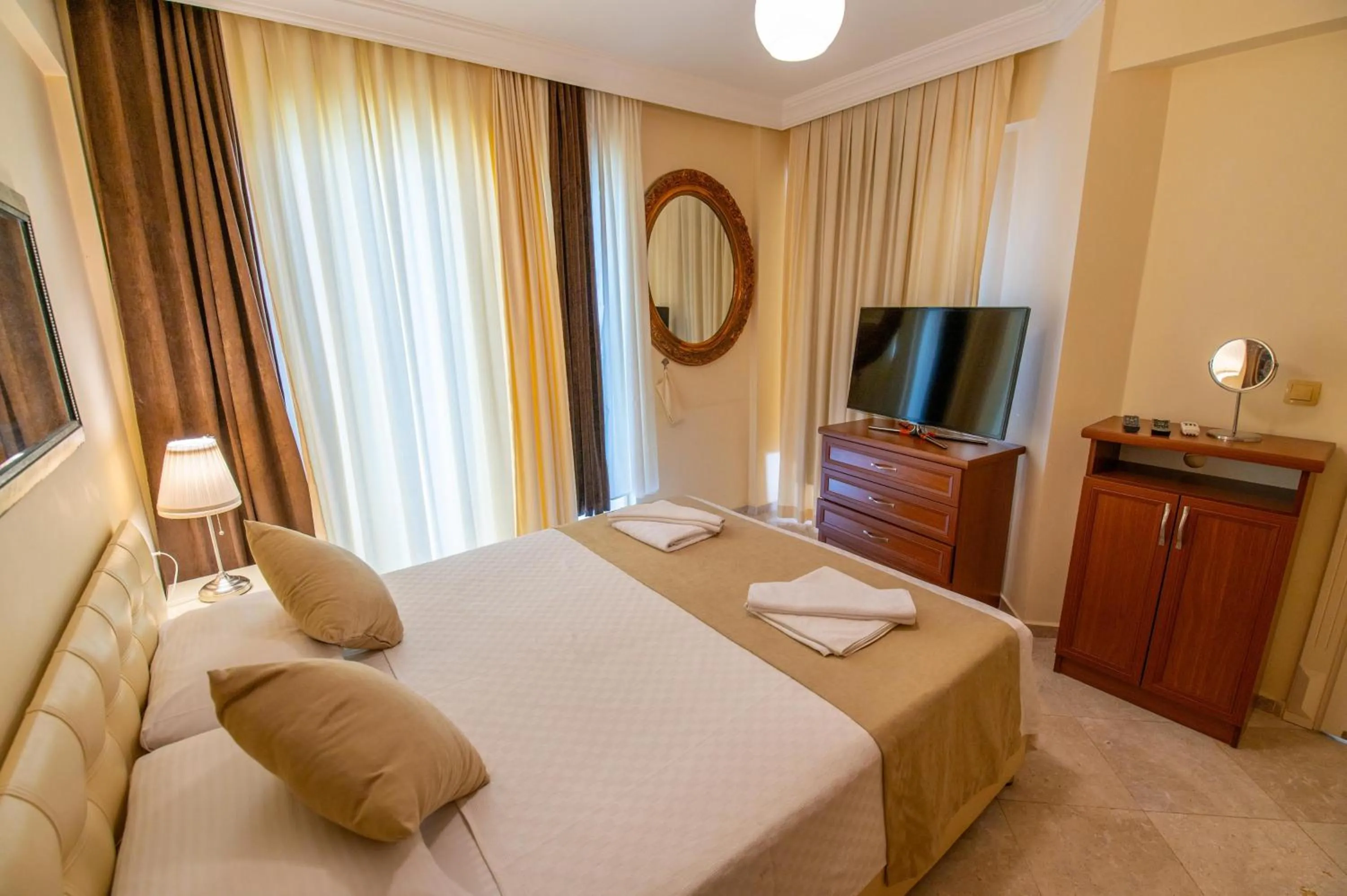 TV and multimedia, Bed in Sunset Beach Resort Aqua Lettings