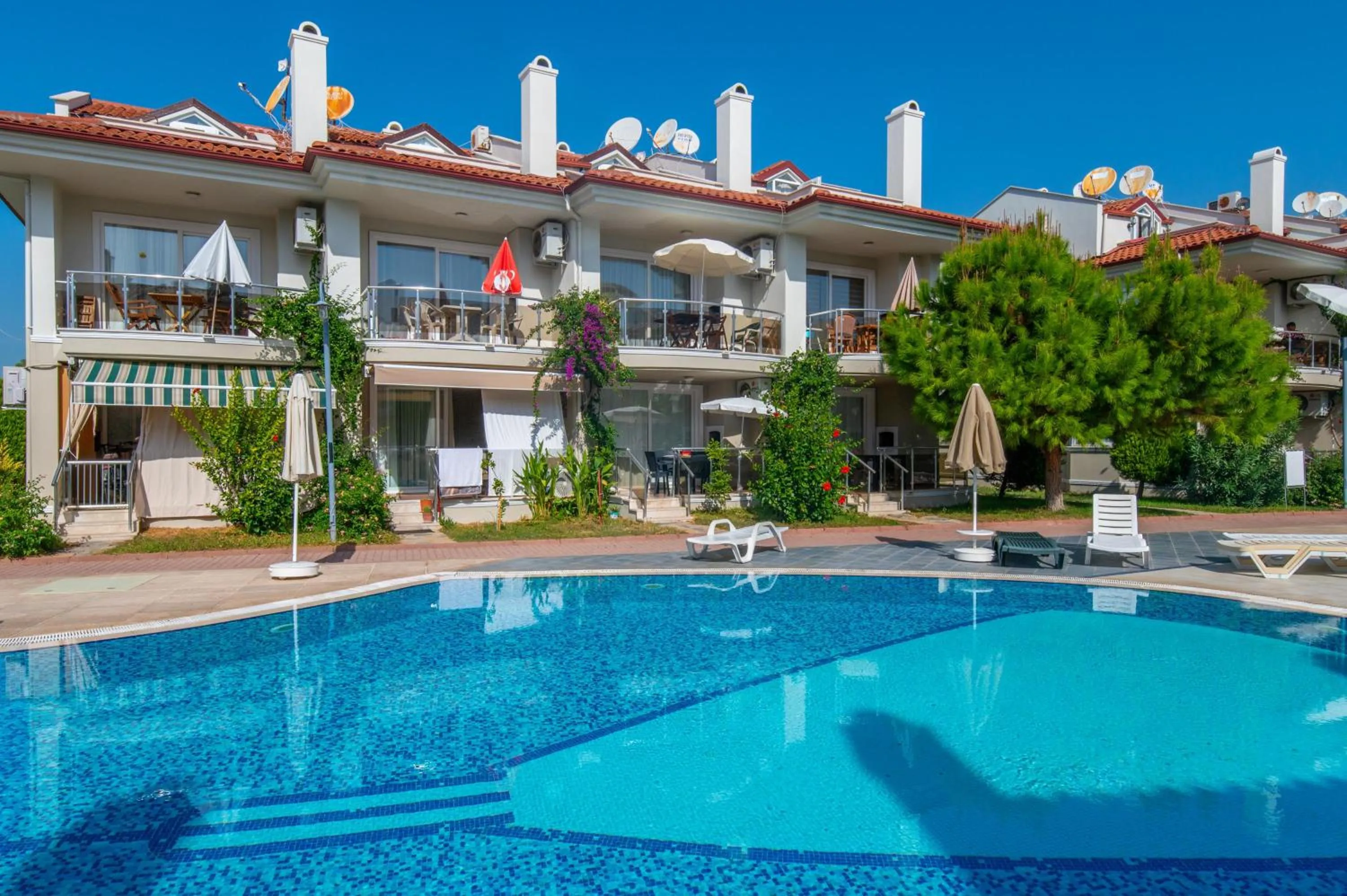 Pool view in Sunset Beach Resort Aqua Lettings