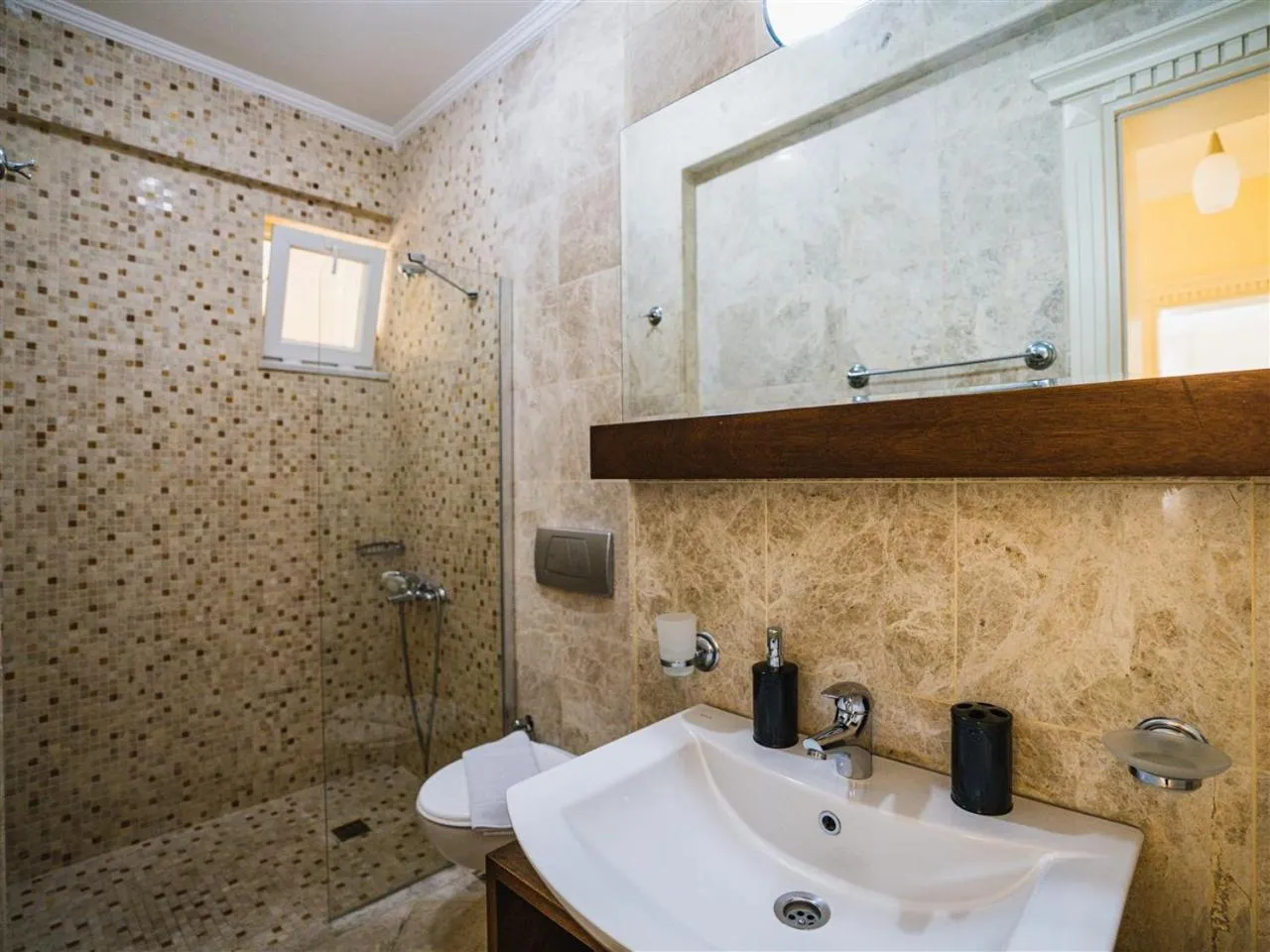 Shower in Sunset Beach Resort Aqua Lettings