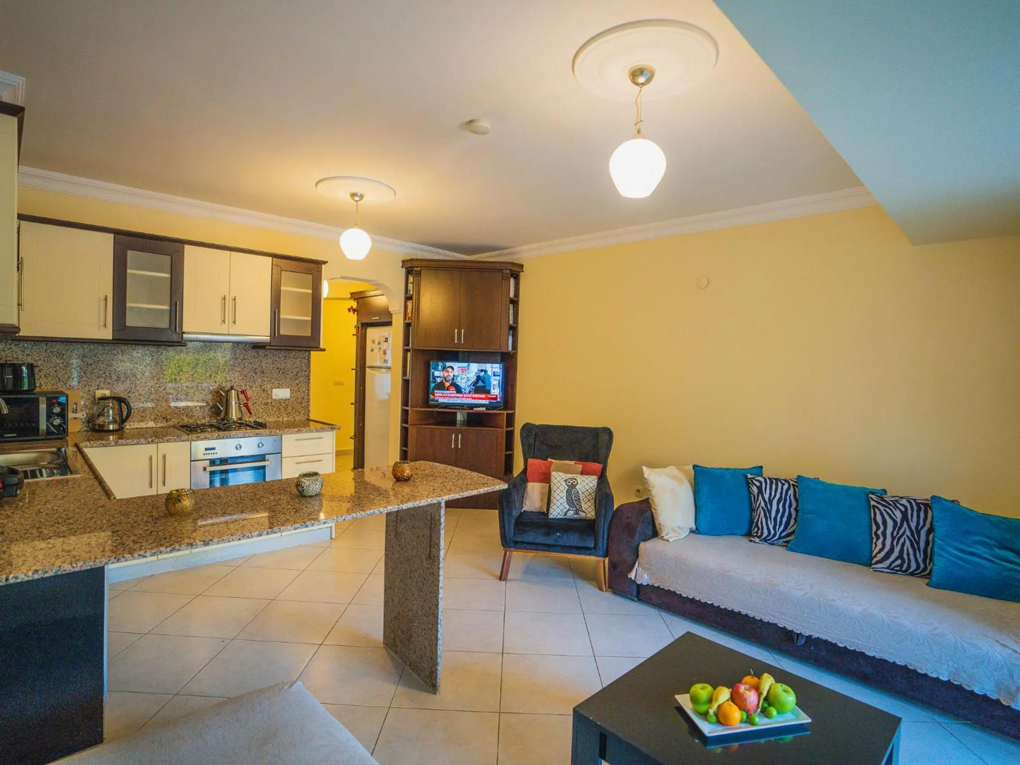 Communal lounge/ TV room in Sunset Beach Resort Aqua Lettings