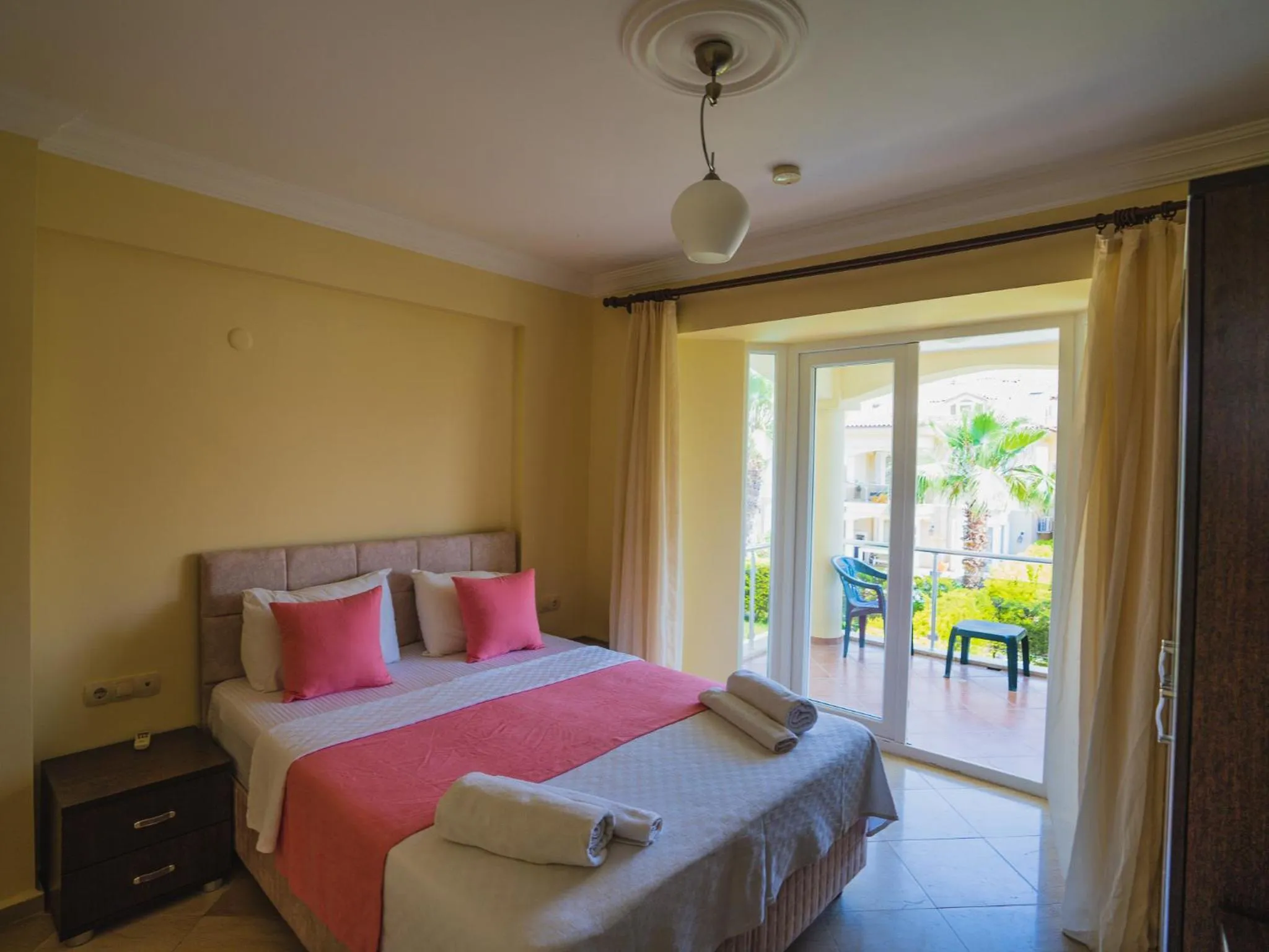 Bedroom, Bed in Sunset Beach Resort Aqua Lettings