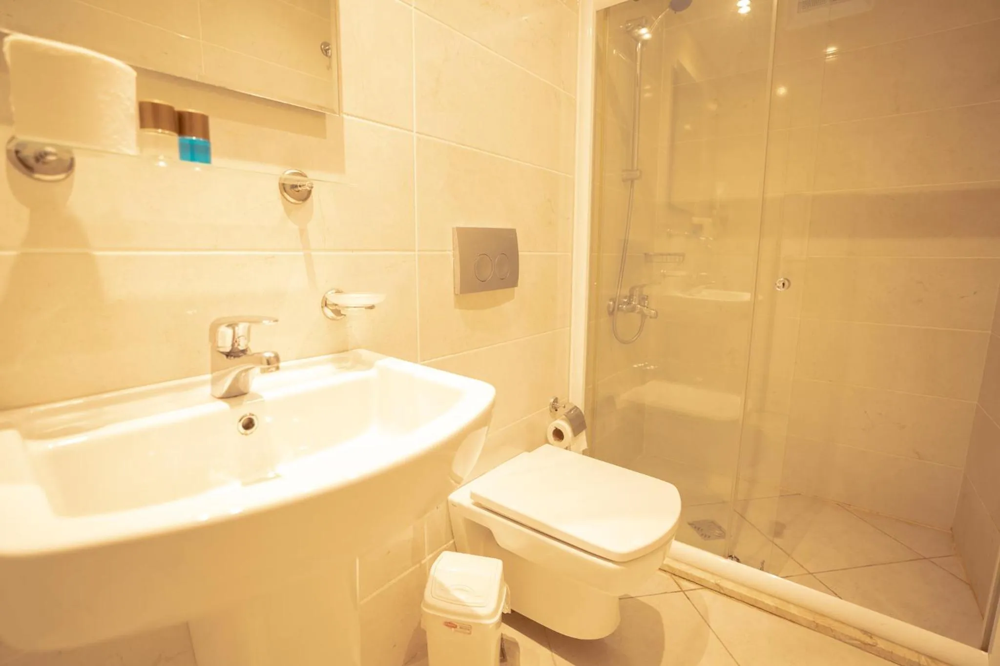 Shower in Sunset Beach Resort Aqua Lettings