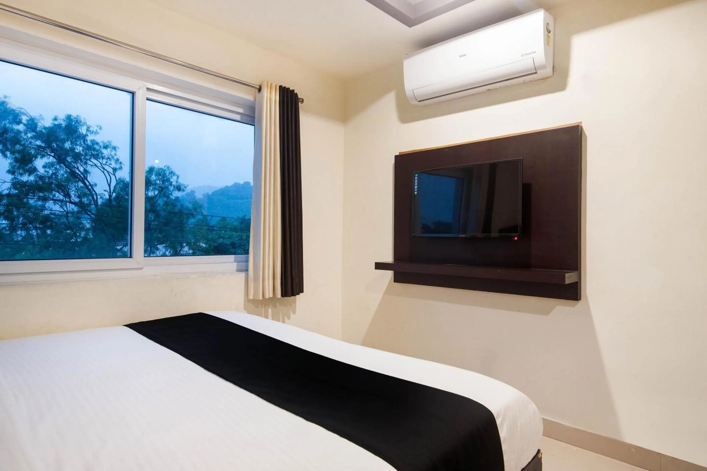 Bedroom, Bed in Capital O Alfa