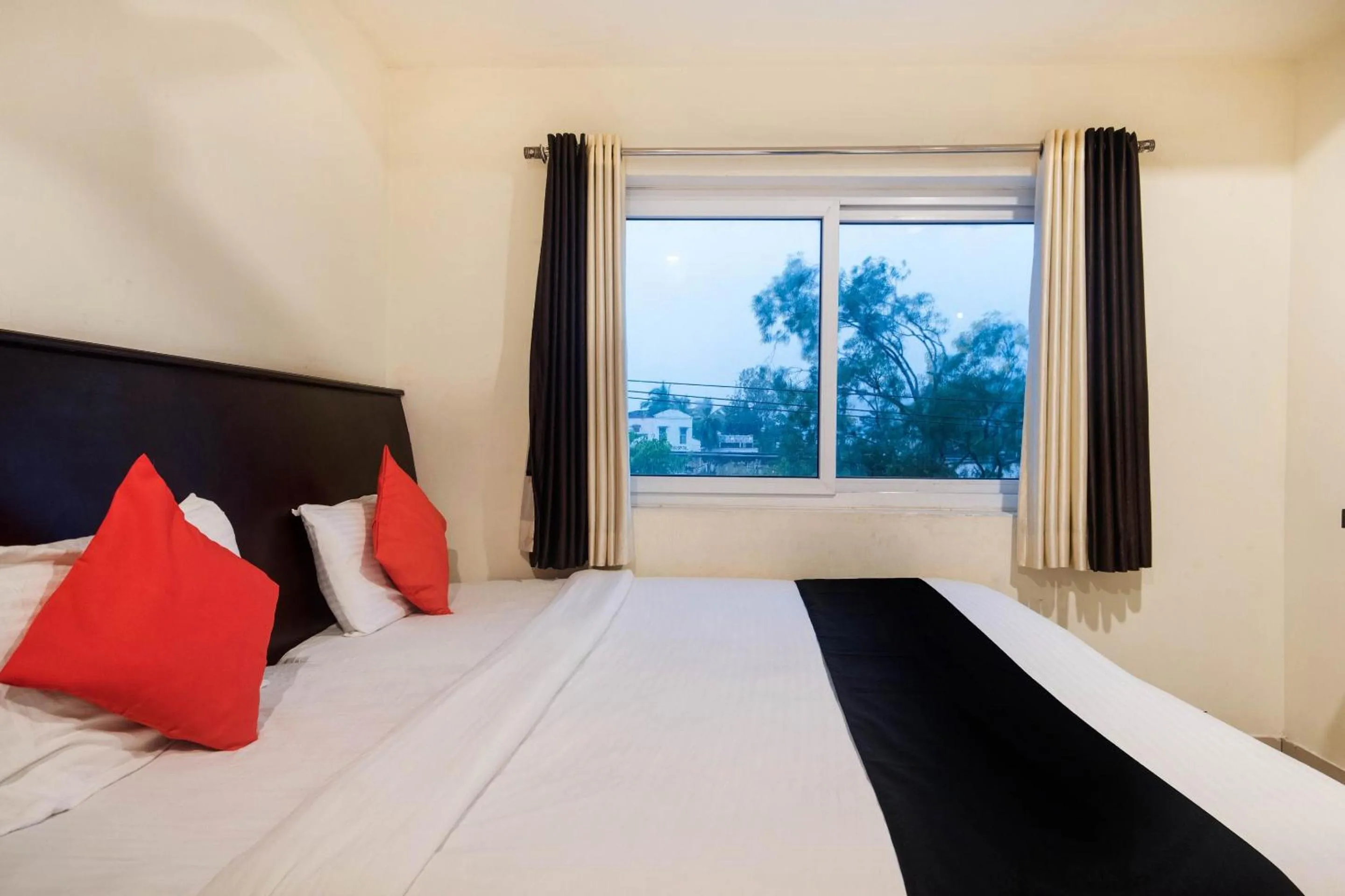 Bedroom, Bed in Capital O Alfa