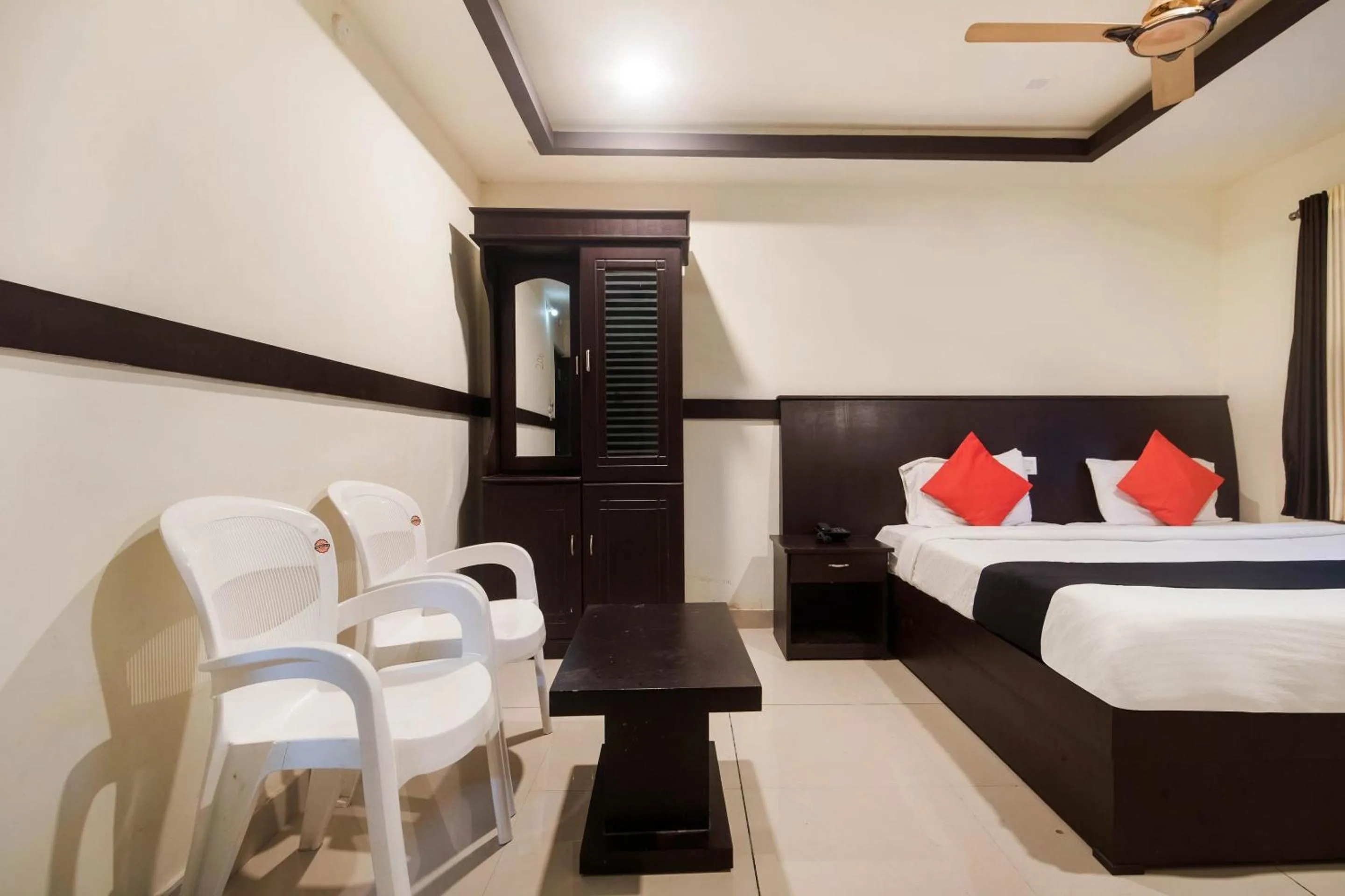 Bedroom, Bed in Capital O Alfa