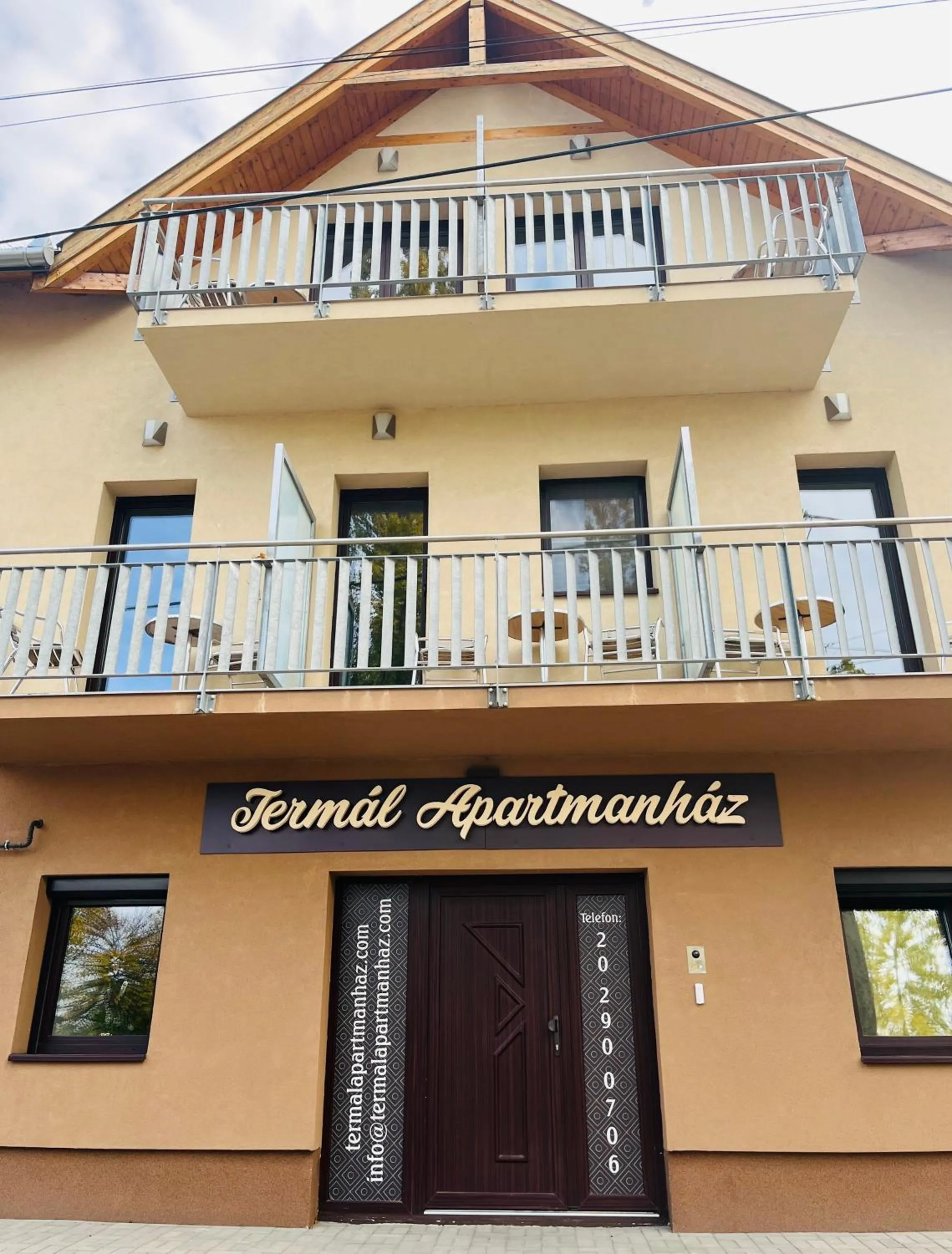 Property building in Termál Apartmanház