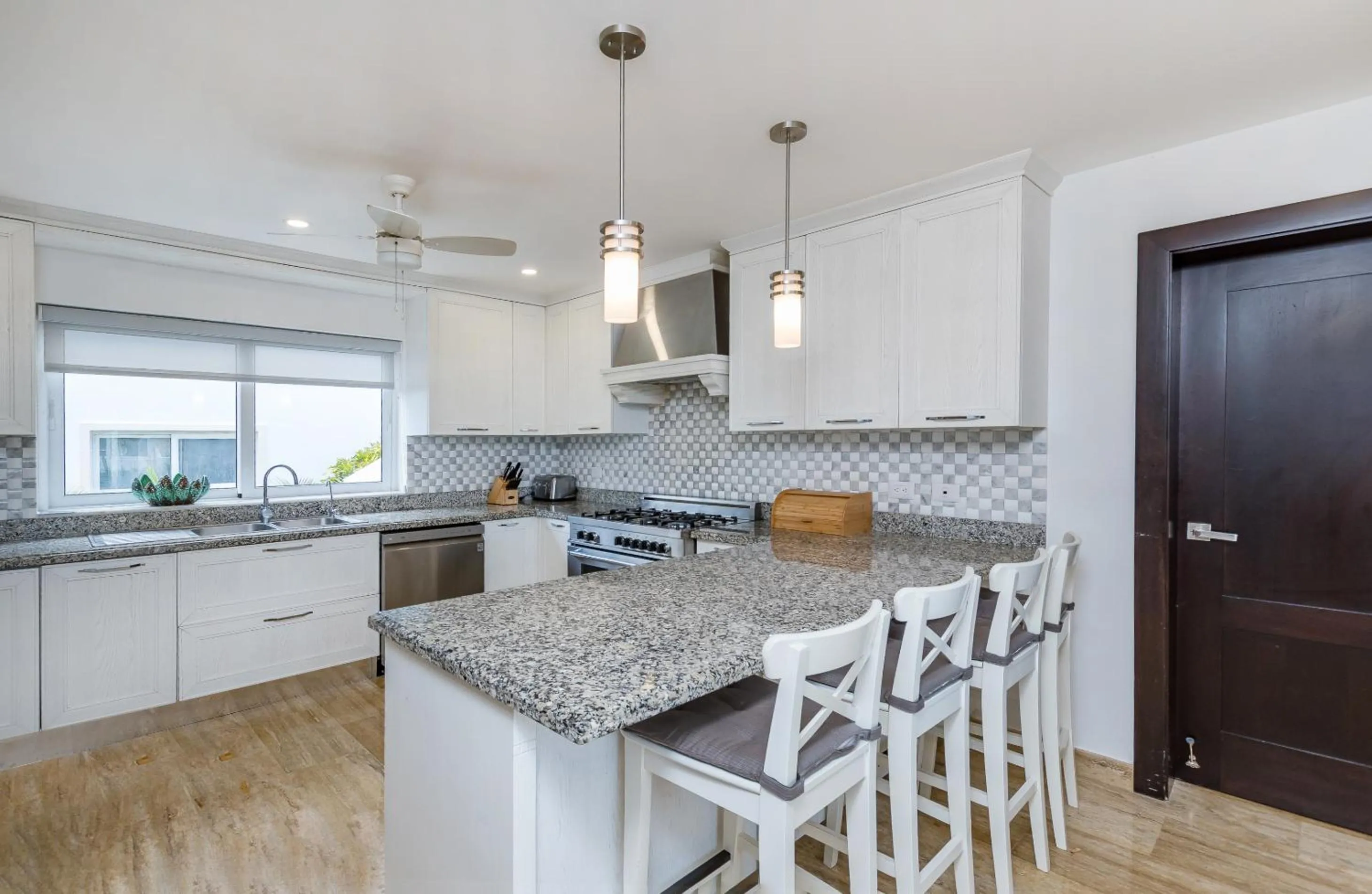 Kitchen or kitchenette in Amazing Private Villa with Chef and Maids