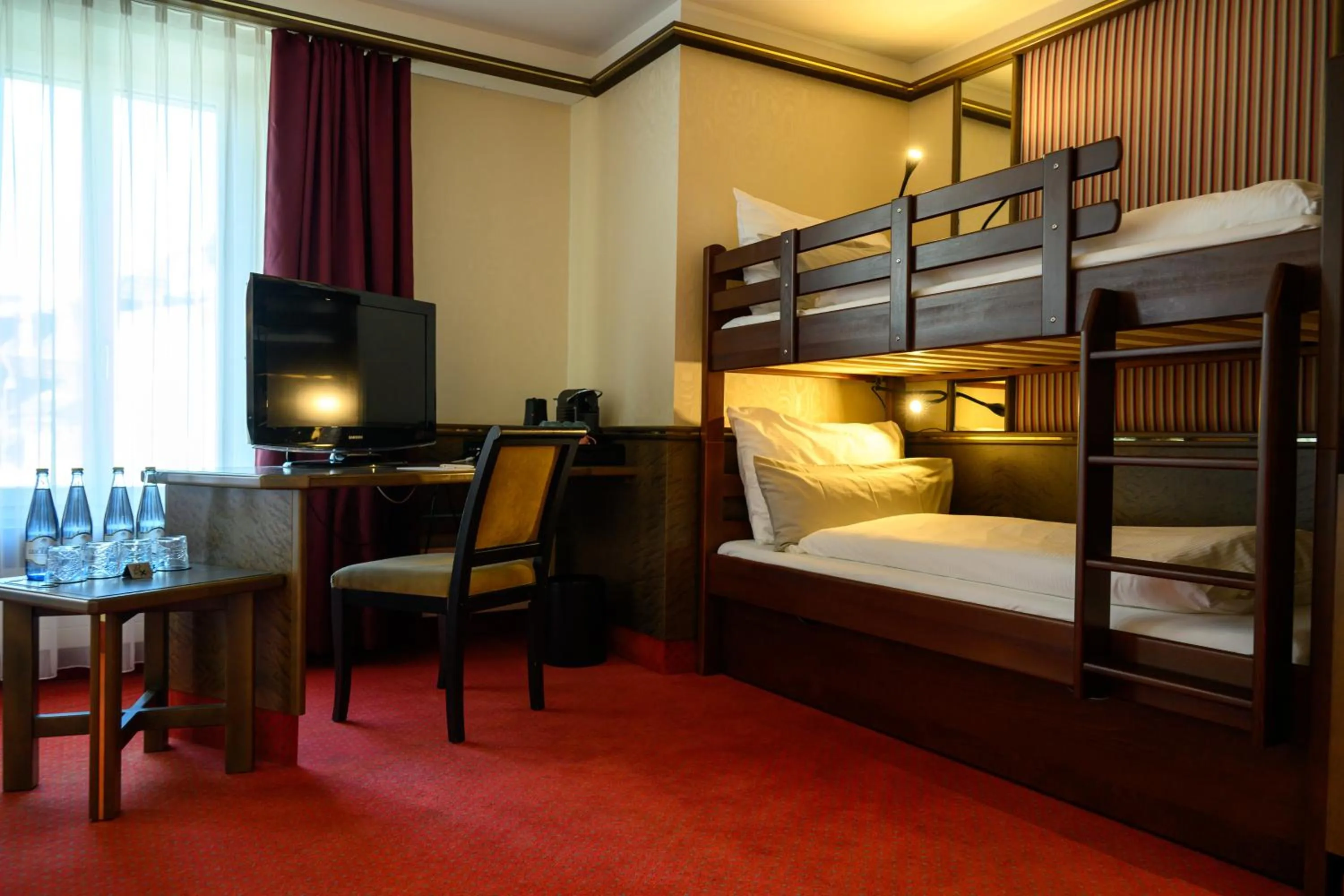 bunk bed, Bed in Hotel Monopol Luzern