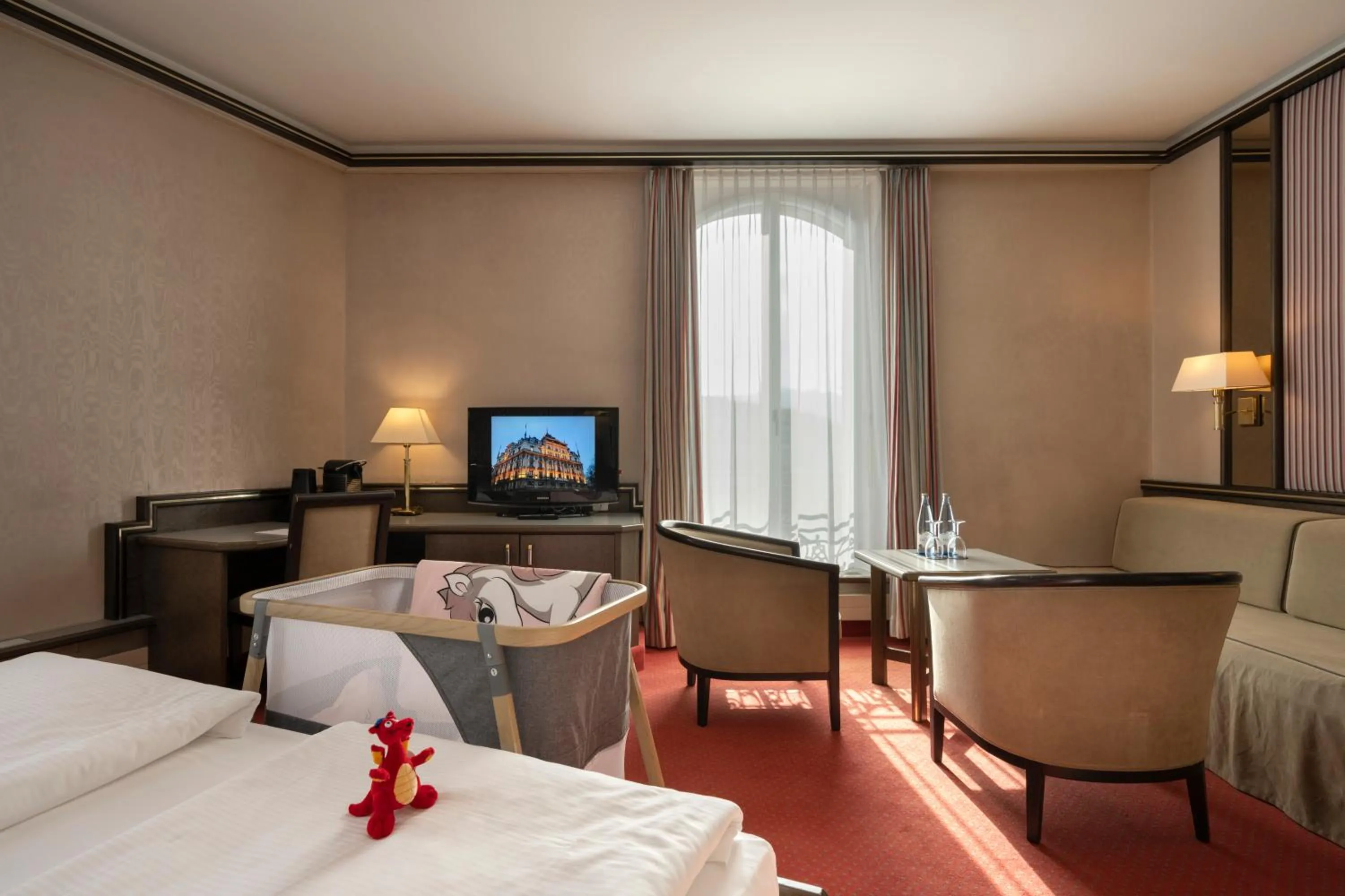 Bedroom, Bed in Hotel Monopol Luzern