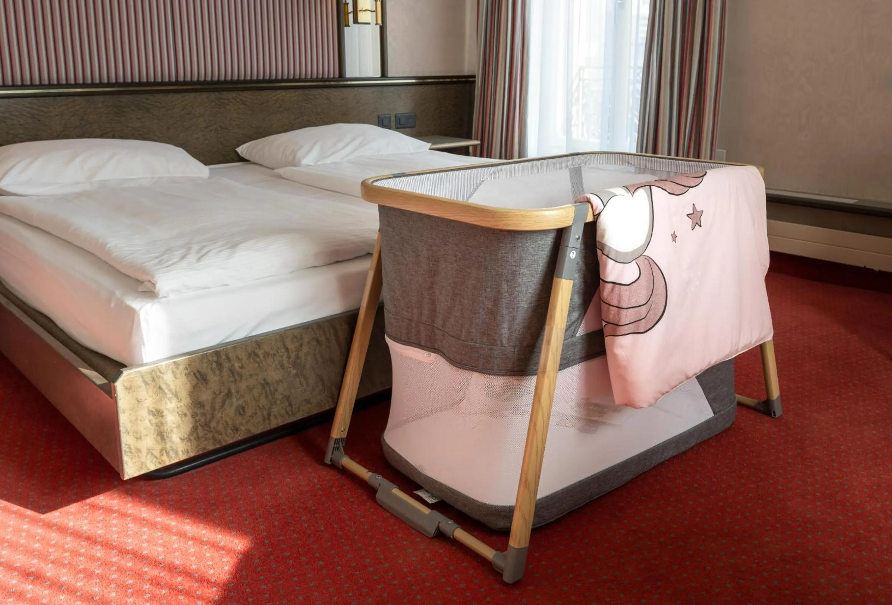 Bedroom, Bed in Hotel Monopol Luzern