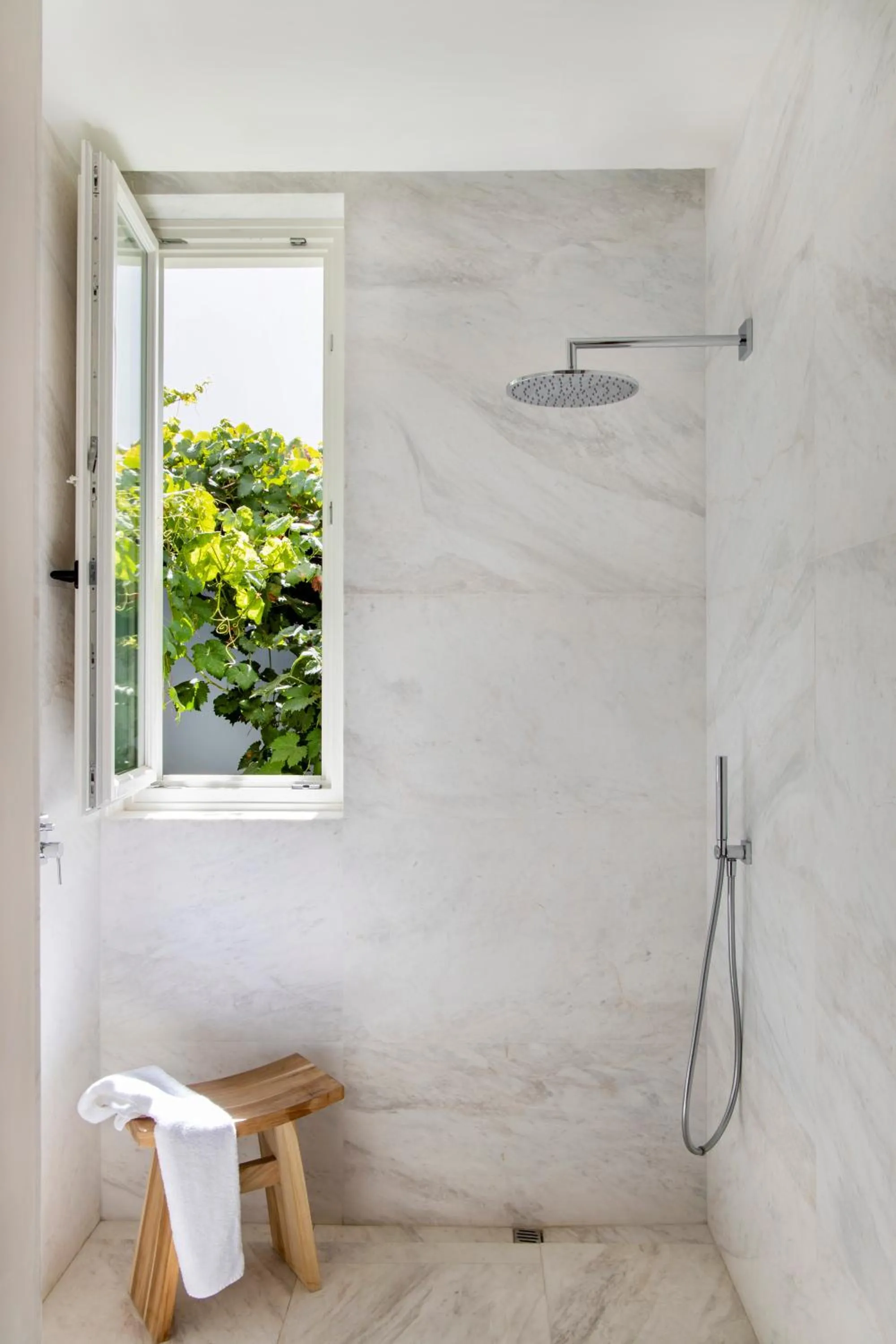 Shower in Hotel Bodega Tio Pepe