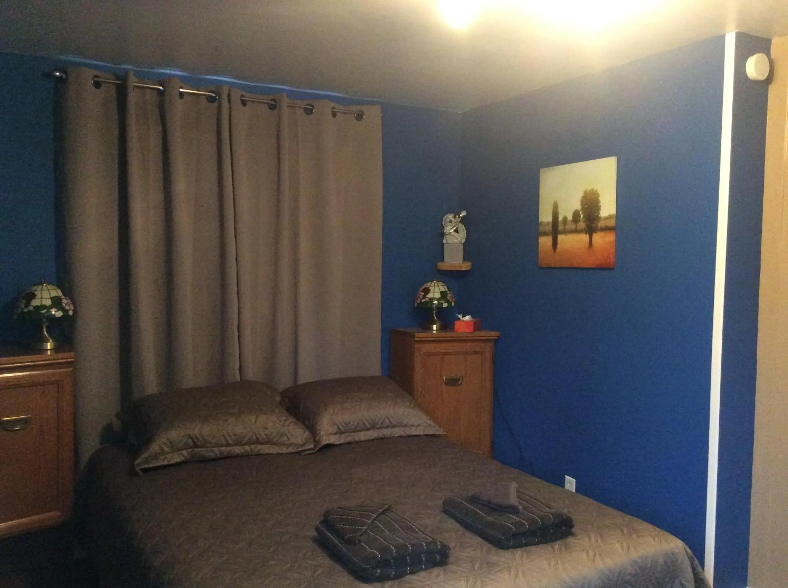 Photo of the whole room, Bed in Chez Lulu et Lutin