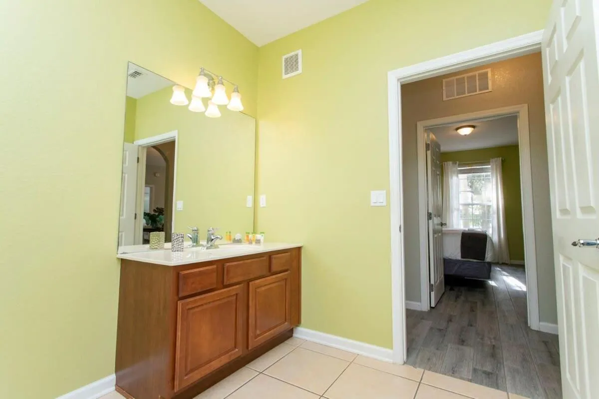 Magnificent 2 Bedroom Apartment Vista Cay Resort 107