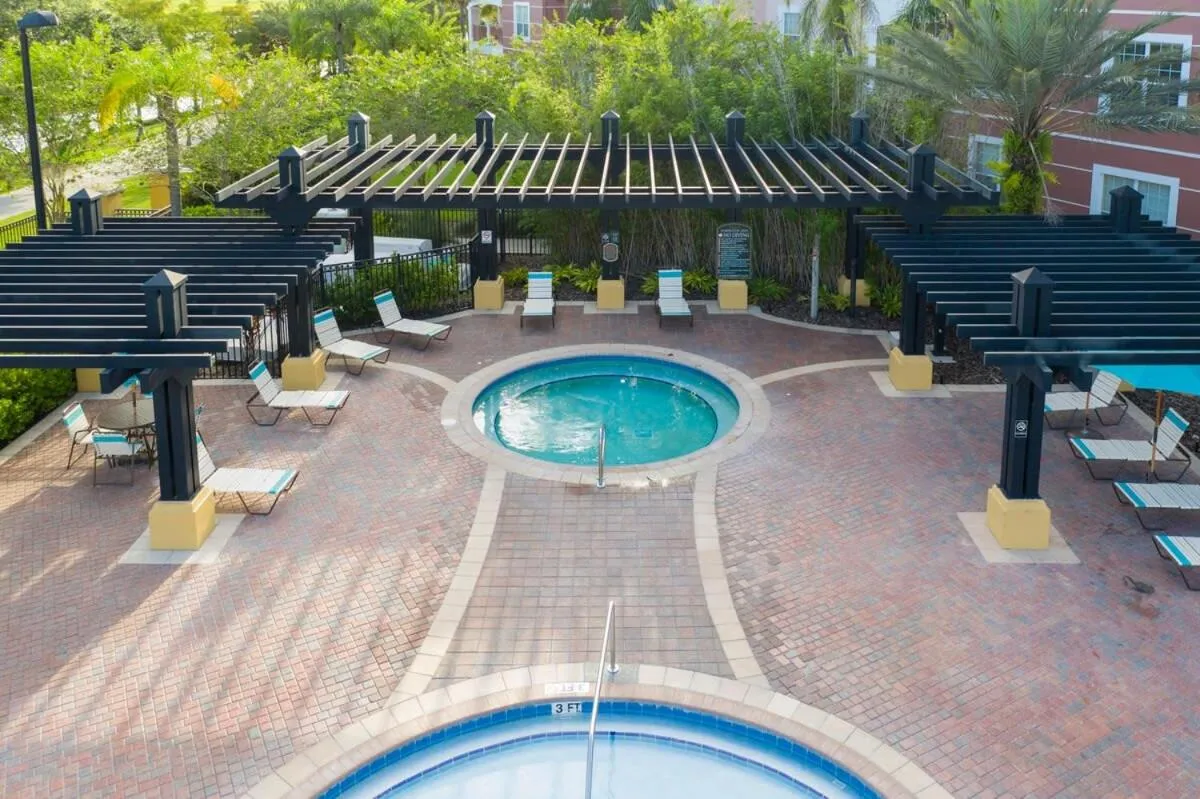 Magnificent 2 Bedroom Apartment Vista Cay Resort 107