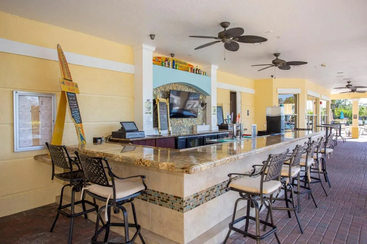 Magnificent 2 Bedroom Apartment Vista Cay Resort 107