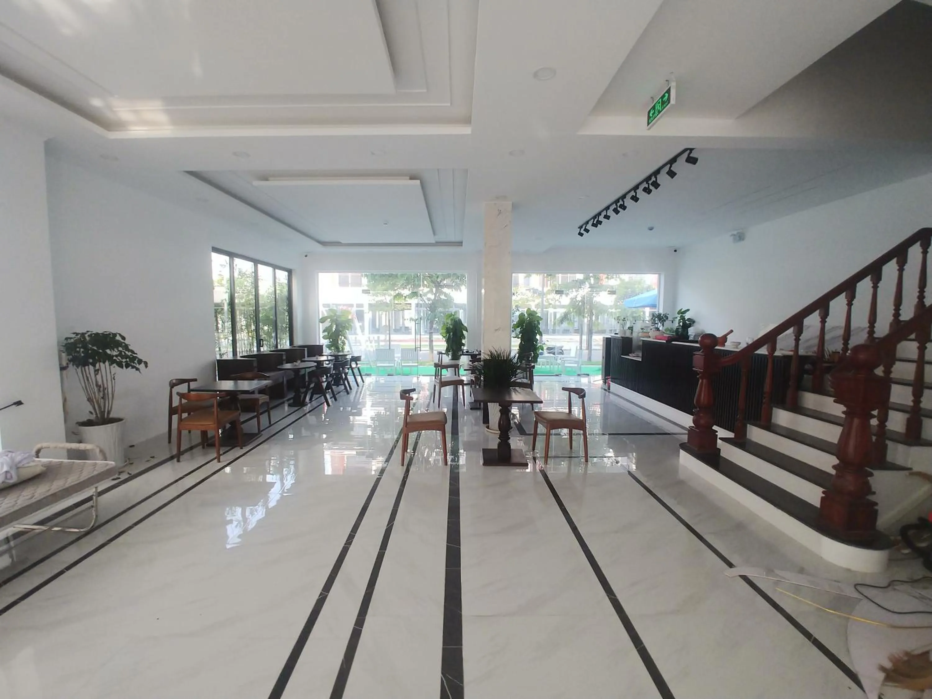 Restaurant/places to eat in Luna Oriental