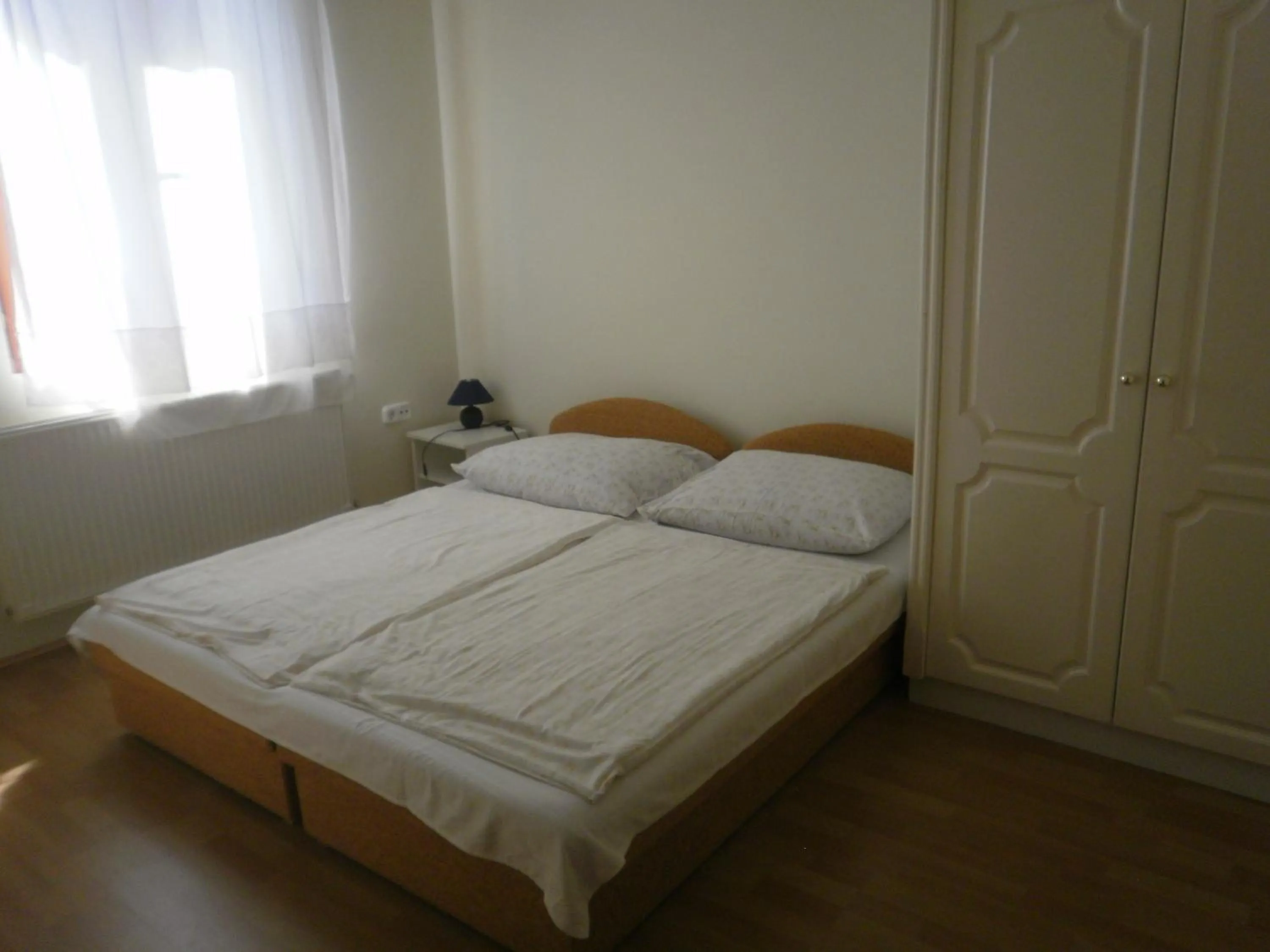 Bed in Zalakarosi Égerfa Nyaralóház Földszinti és Emeleti Apartman