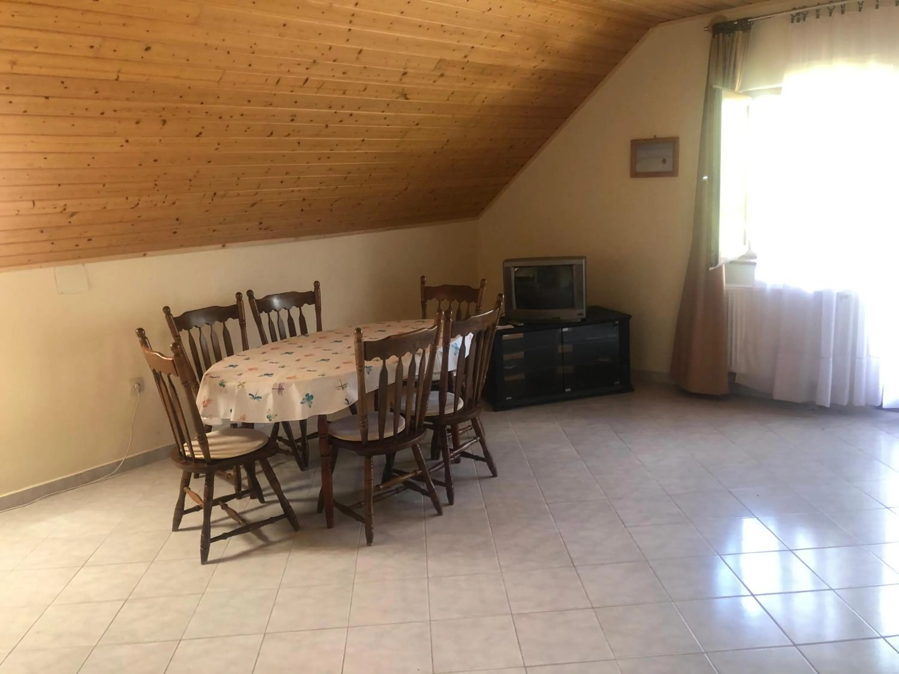 Zalakarosi Égerfa Nyaralóház Földszinti és Emeleti Apartman