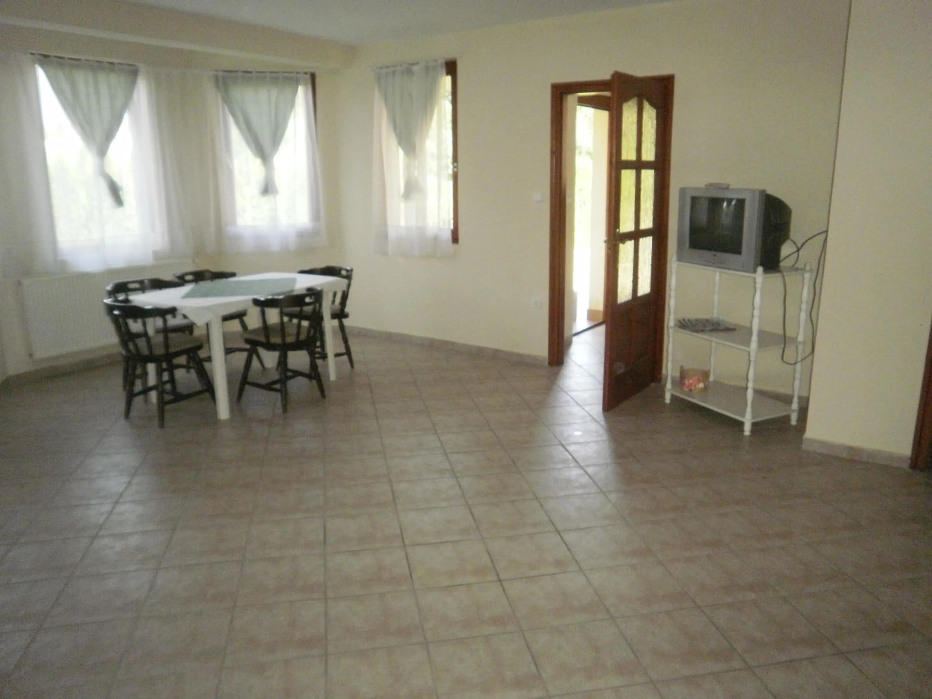 Zalakarosi Égerfa Nyaralóház Földszinti és Emeleti Apartman